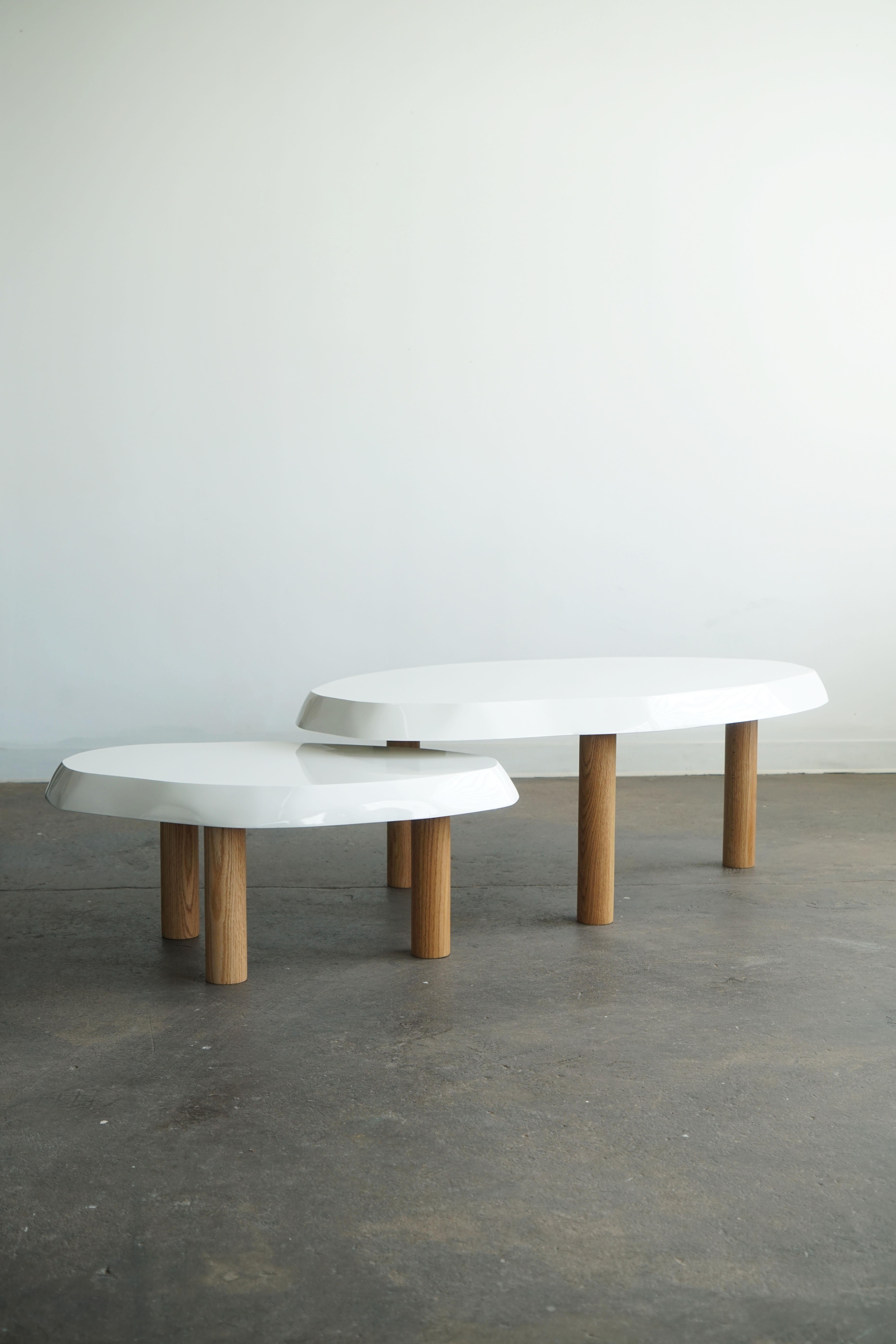 Américain Ensemble de 2 tables basses gigognes modernes de forme organique laquées par Last Workshop  en vente