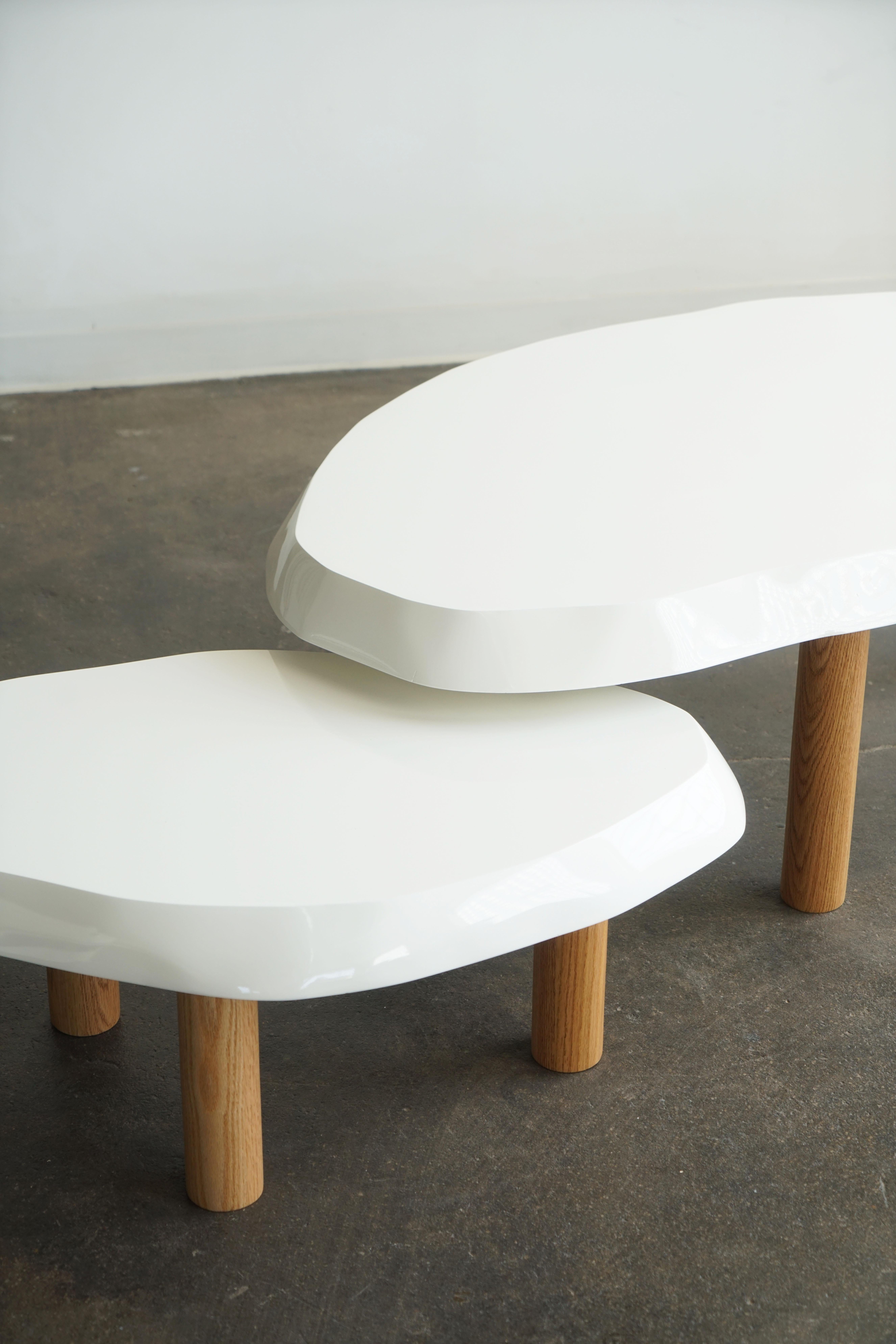 Ensemble de 2 tables basses gigognes modernes de forme organique laquées par Last Workshop  Neuf - En vente à Chicago, IL