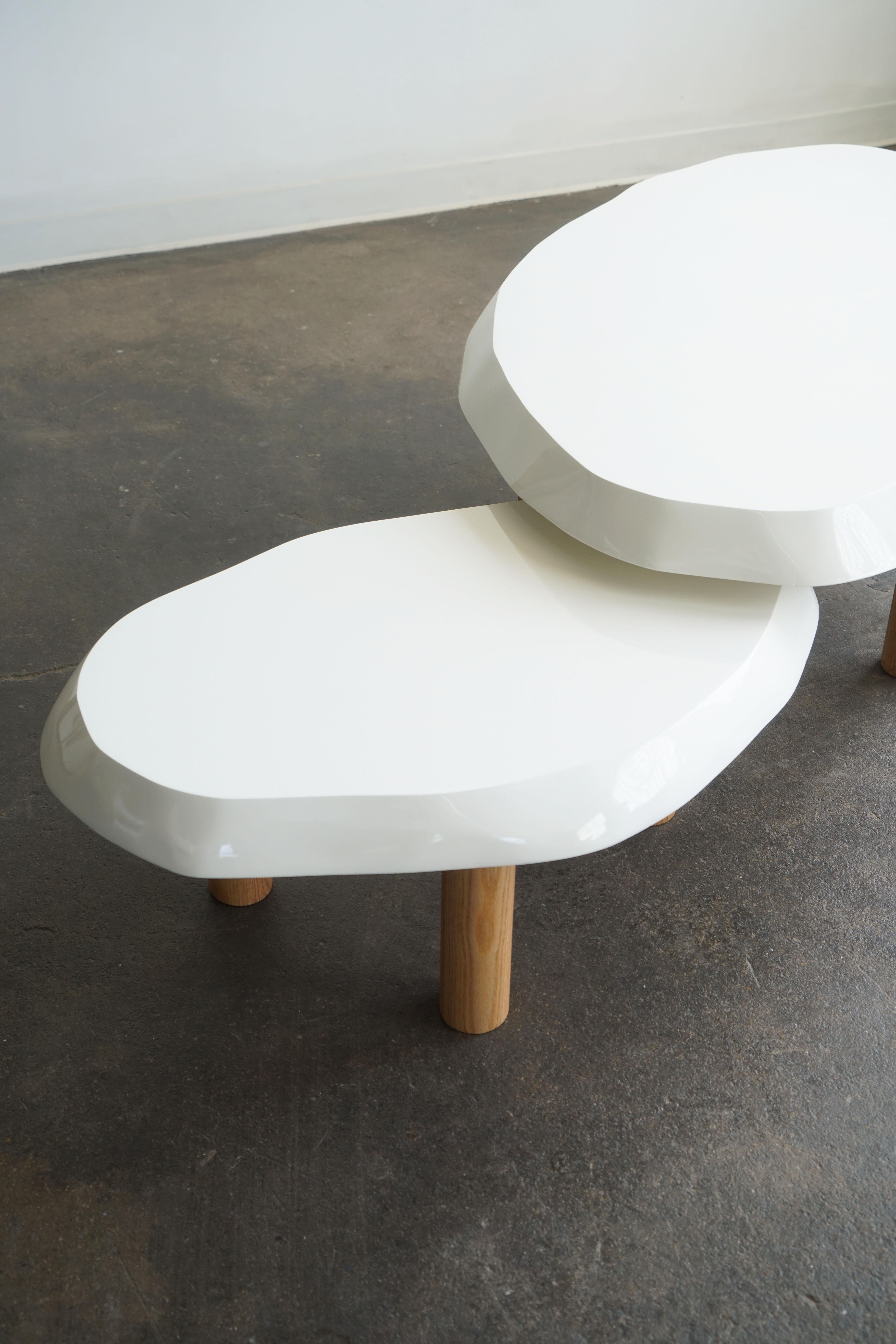 Set of 2 organic shaped modern nesting coffee tables by Last Workshop lacquered  In New Condition For Sale In Chicago, IL
