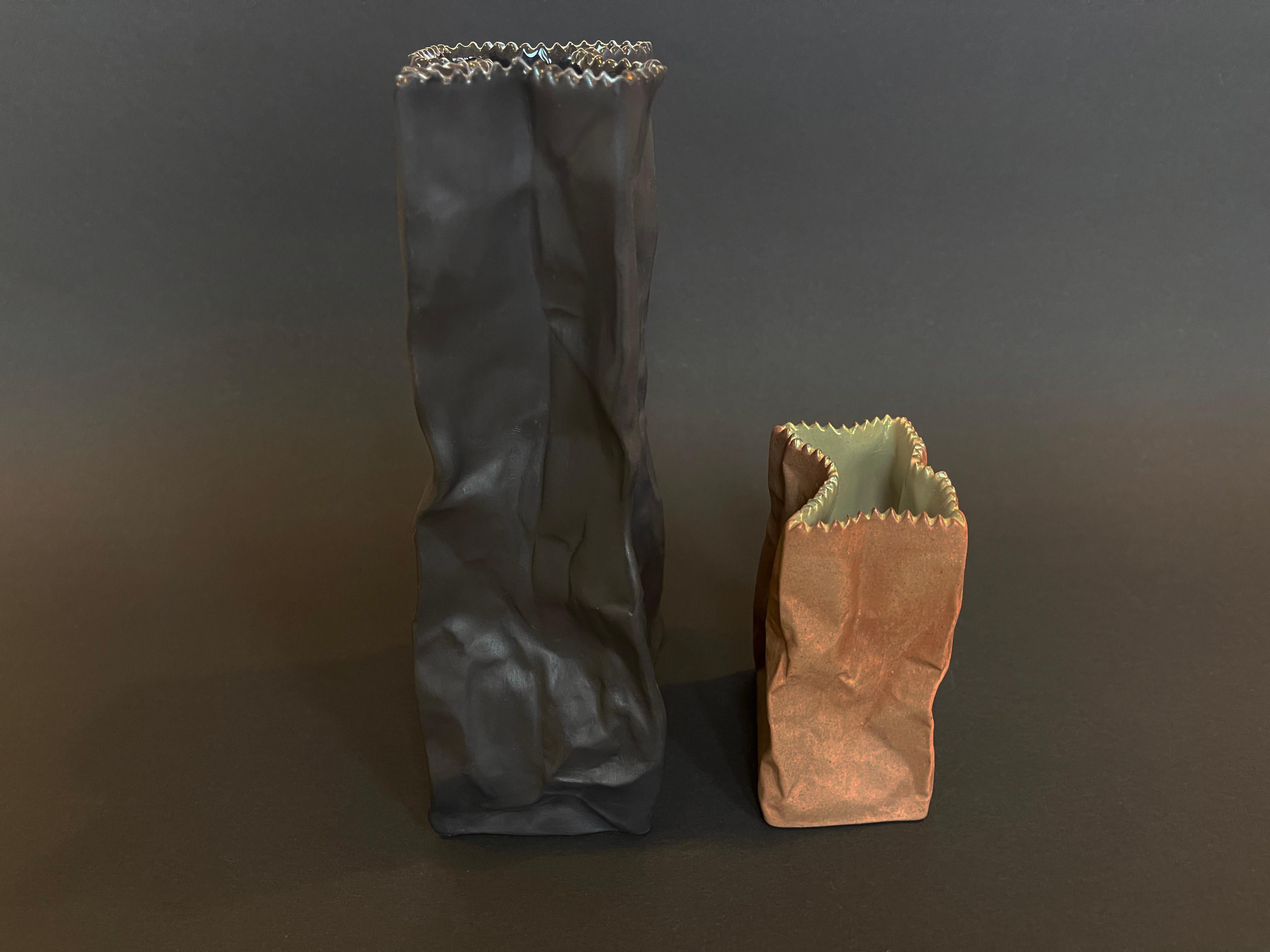 Set of 2 Original 1977 Tapio Wirkkala ''Paper Bag'' Vases Black Brown, Rosenthal For Sale 2