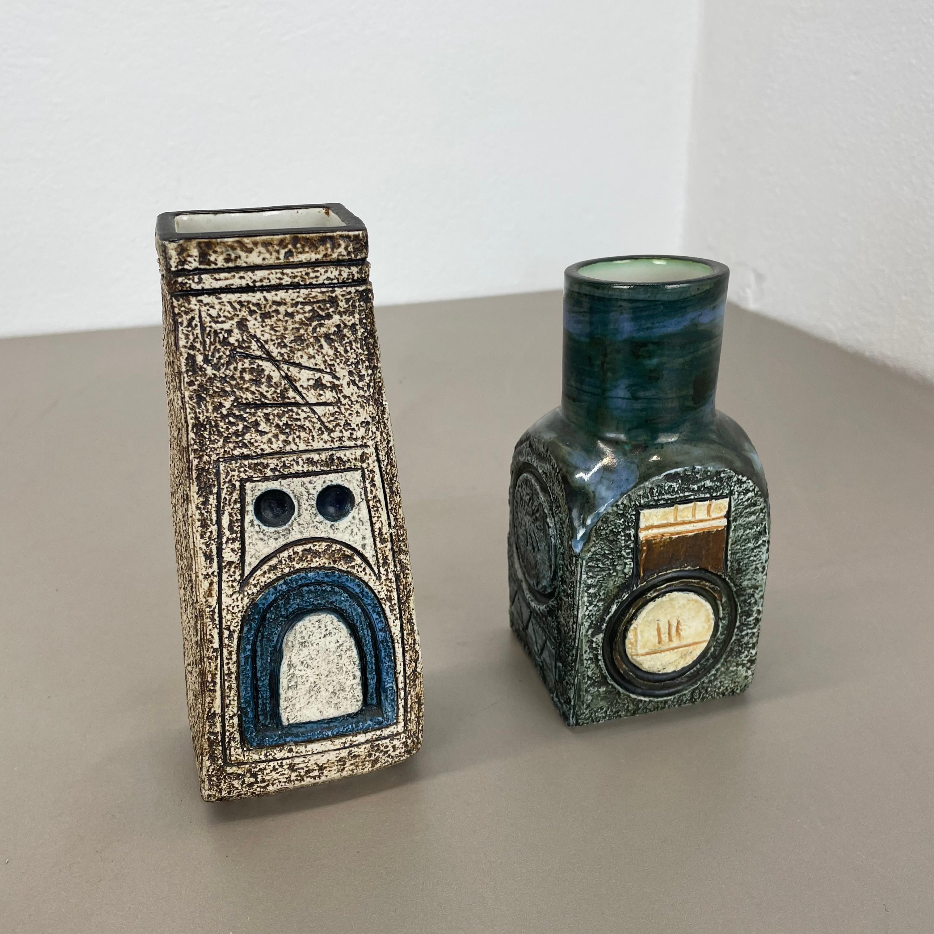 Mid-Century moderno Set di 2 vasi originali Brutalist Op Art di TROIKA POTTERY, Inghilterra, anni '70 in vendita