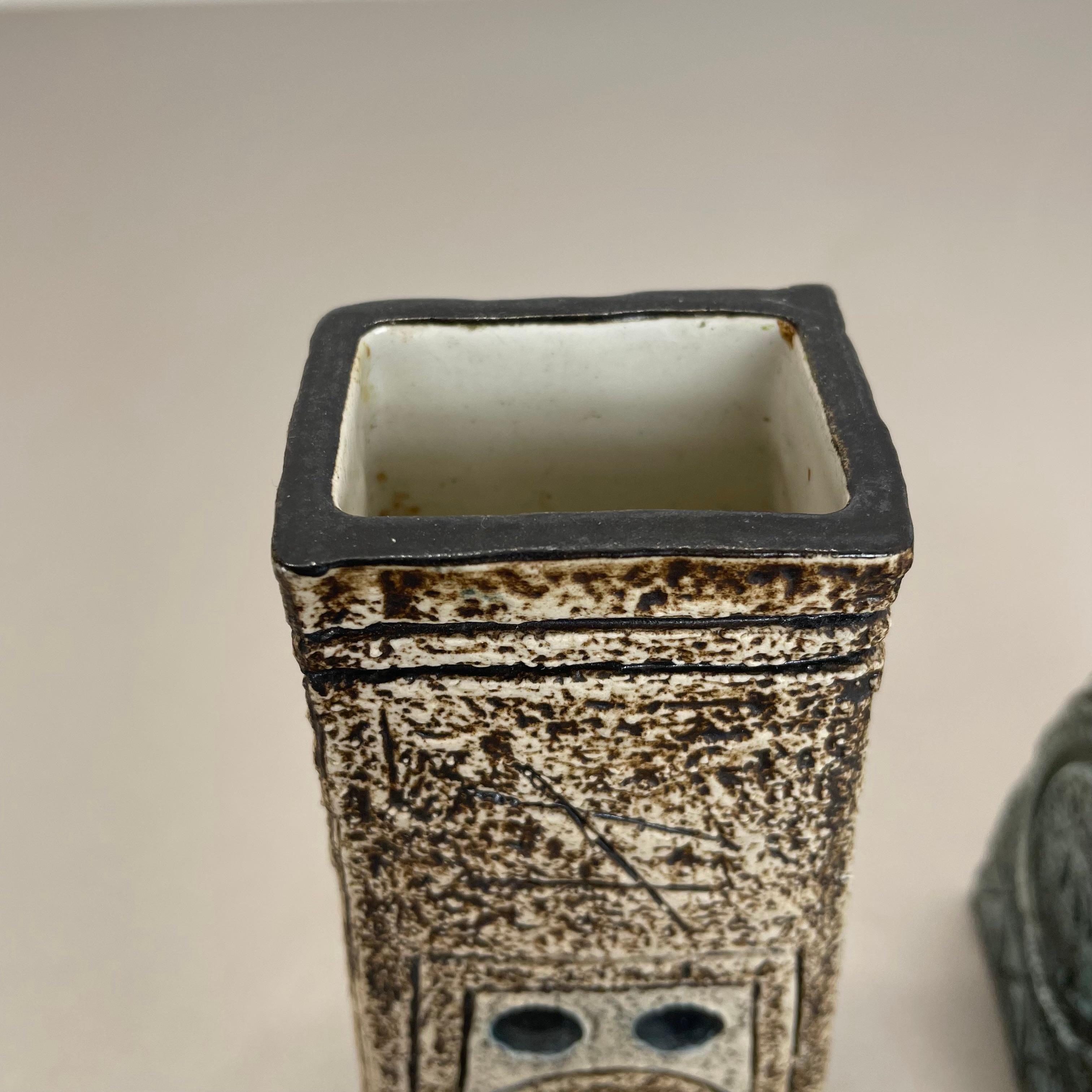 Inglese Set di 2 vasi originali Brutalist Op Art di TROIKA POTTERY, Inghilterra, anni '70 in vendita