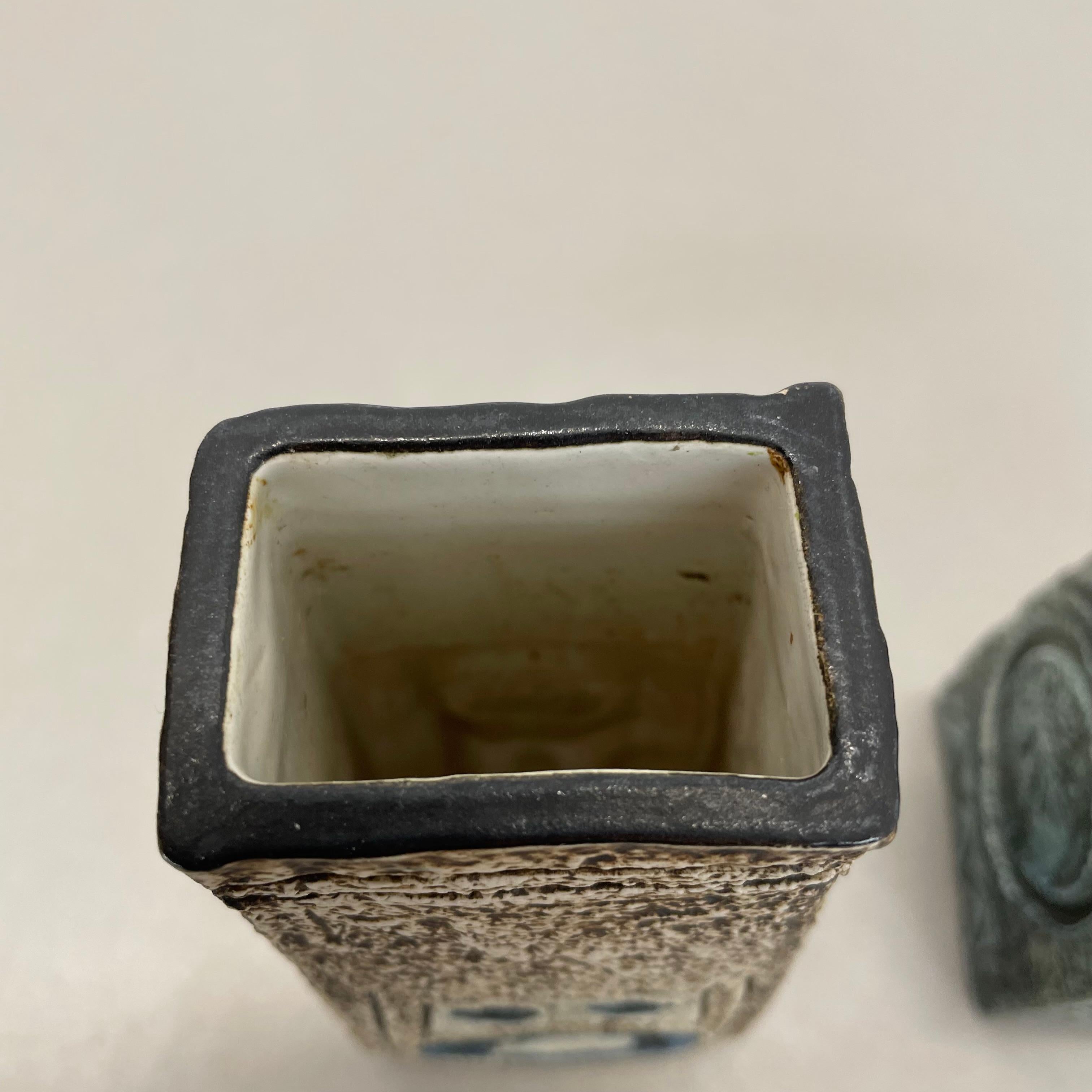 Set di 2 vasi originali Brutalist Op Art di TROIKA POTTERY, Inghilterra, anni '70 In condizioni buone in vendita a Kirchlengern, DE