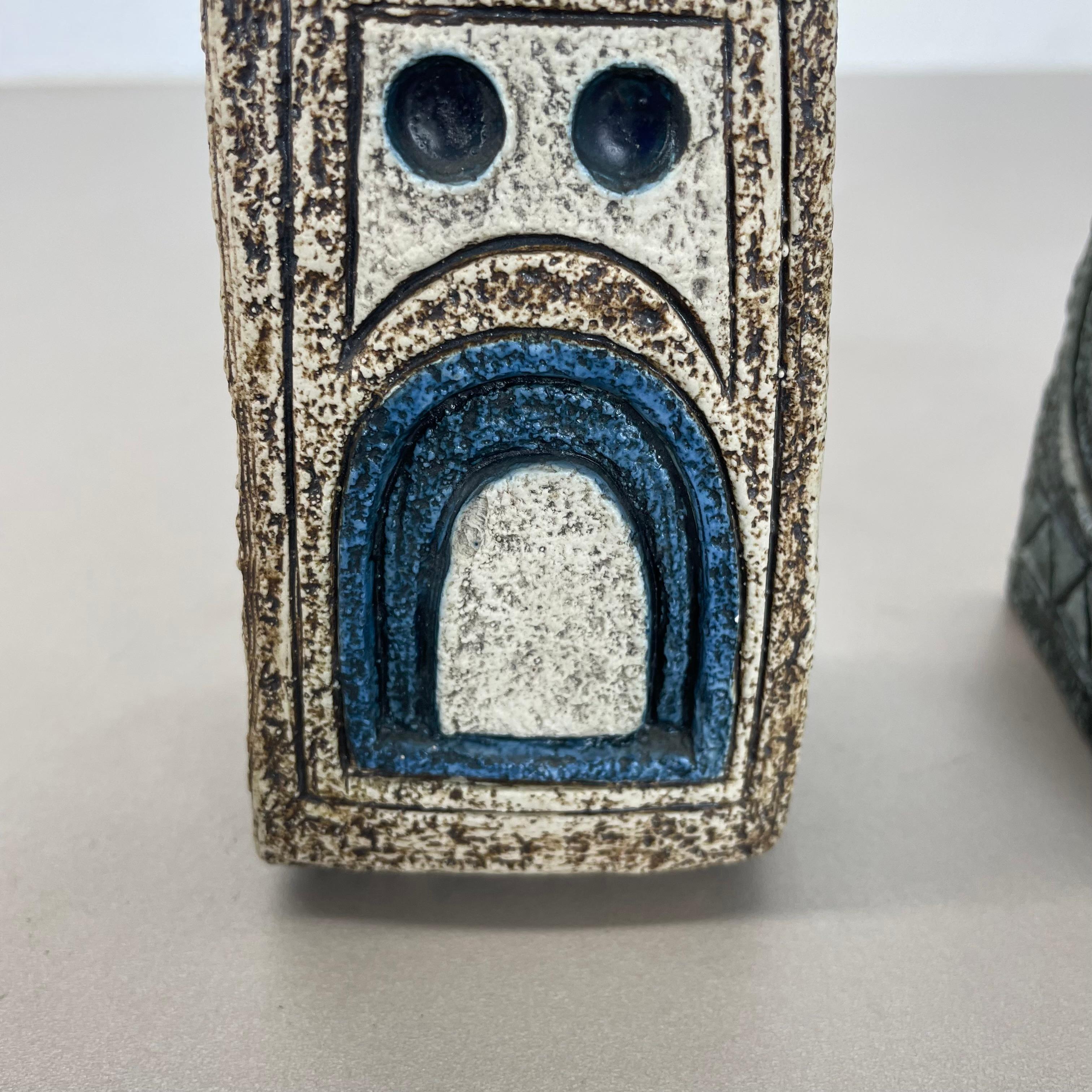 Porcellana Set di 2 vasi originali Brutalist Op Art di TROIKA POTTERY, Inghilterra, anni '70 in vendita