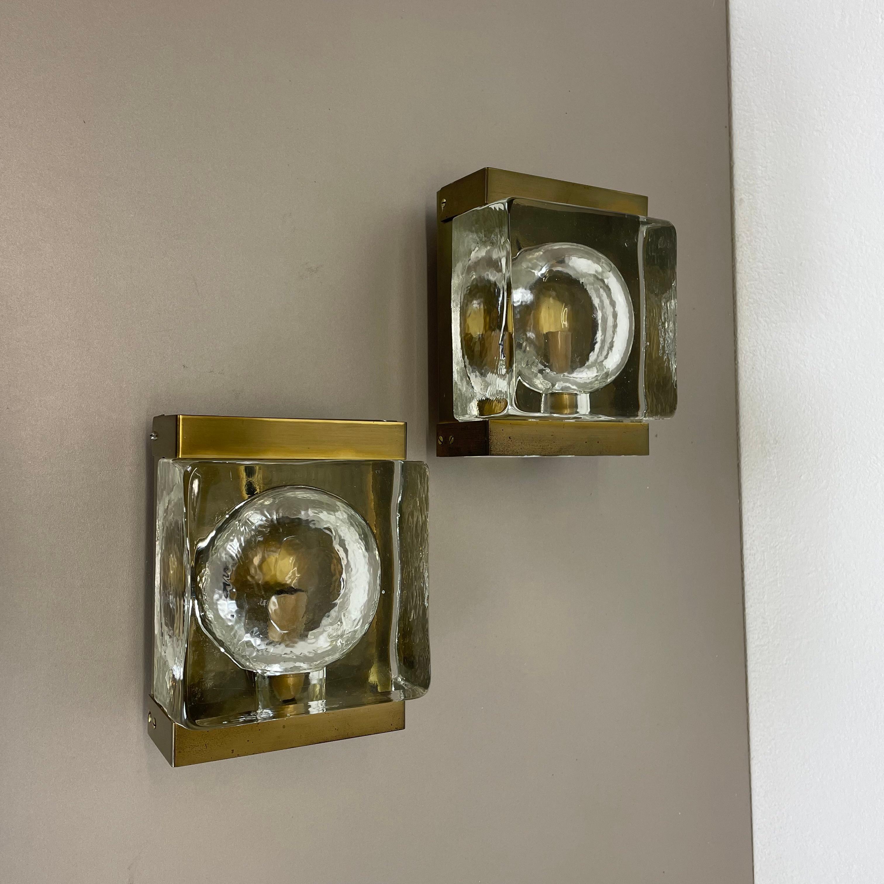 Article:

Wall ceiling light set of 2


Producer:

Vitrika Lights, Denmark


Origin:

Denmark


Age:

1960s



Set of 2 Original 1960s modernist wall Lights with two glass lighting elements. This light was designed and produced