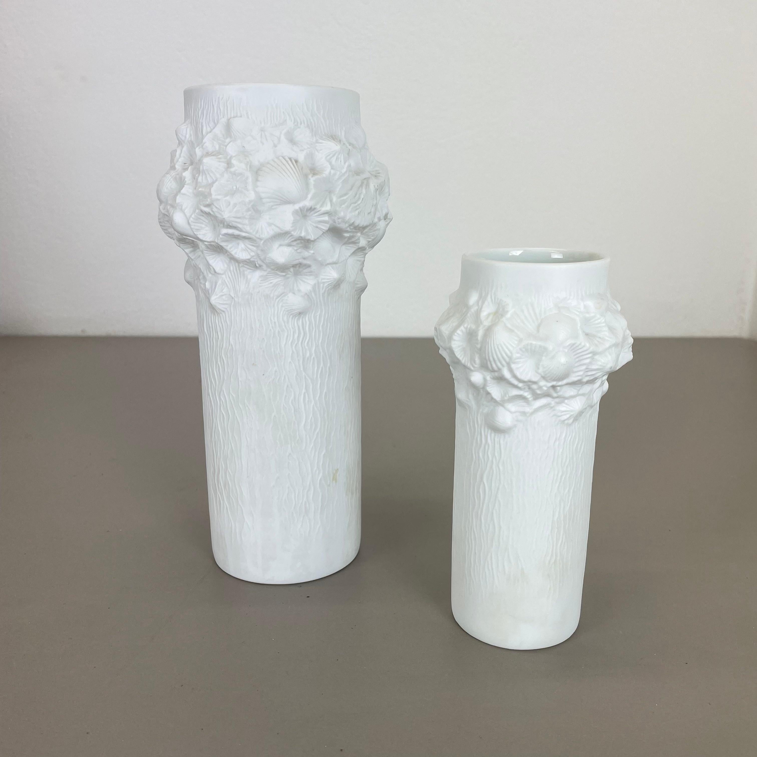 Mid-Century Modern Ensemble de 2 vases en porcelaine biscuit d'art OP d'origine par AK Kaiser, Allemagne, 1970 en vente