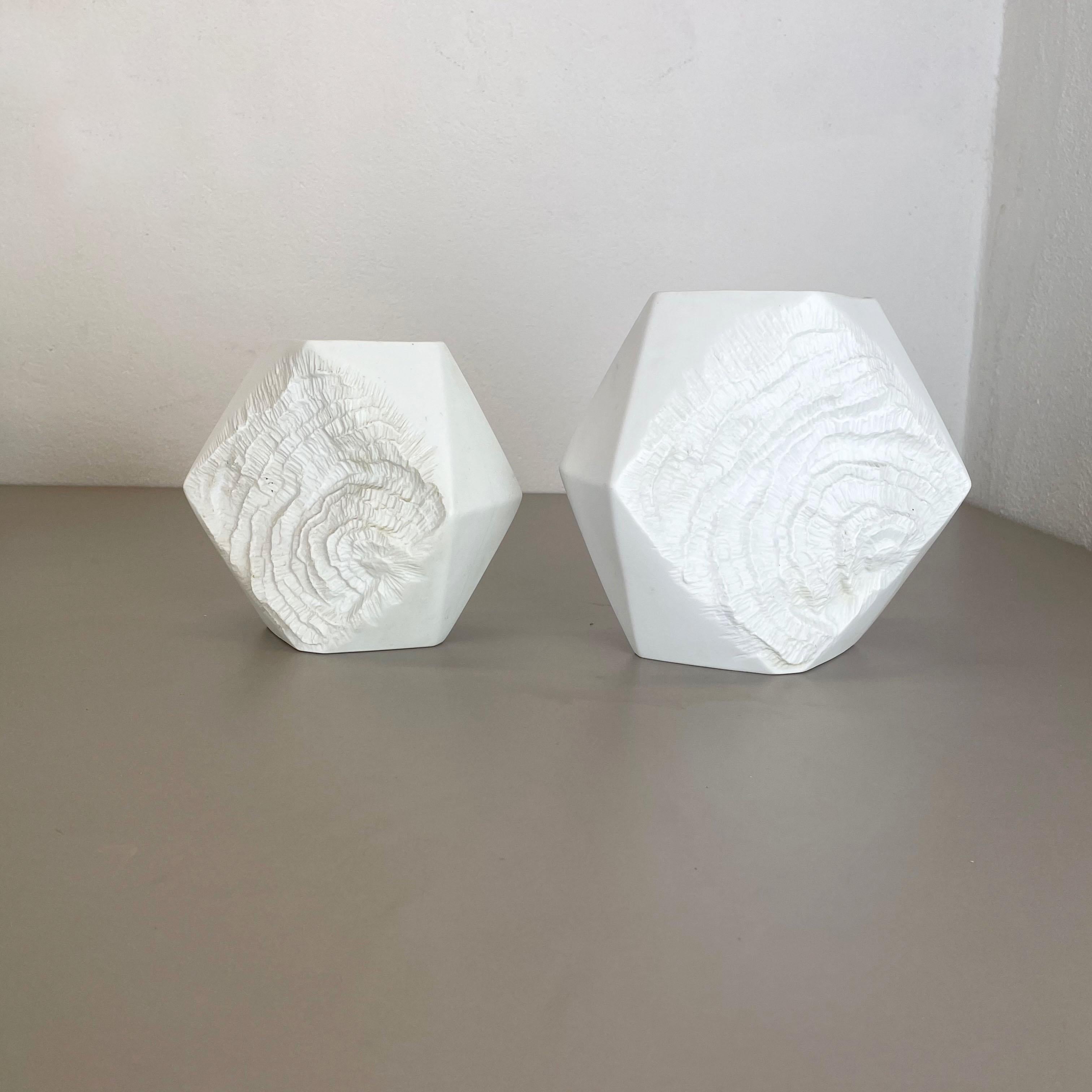 Set of 2 Original OP Art Biscuit Porcelain Vases by AK Kaiser, Germany, 1970s In Good Condition For Sale In Kirchlengern, DE