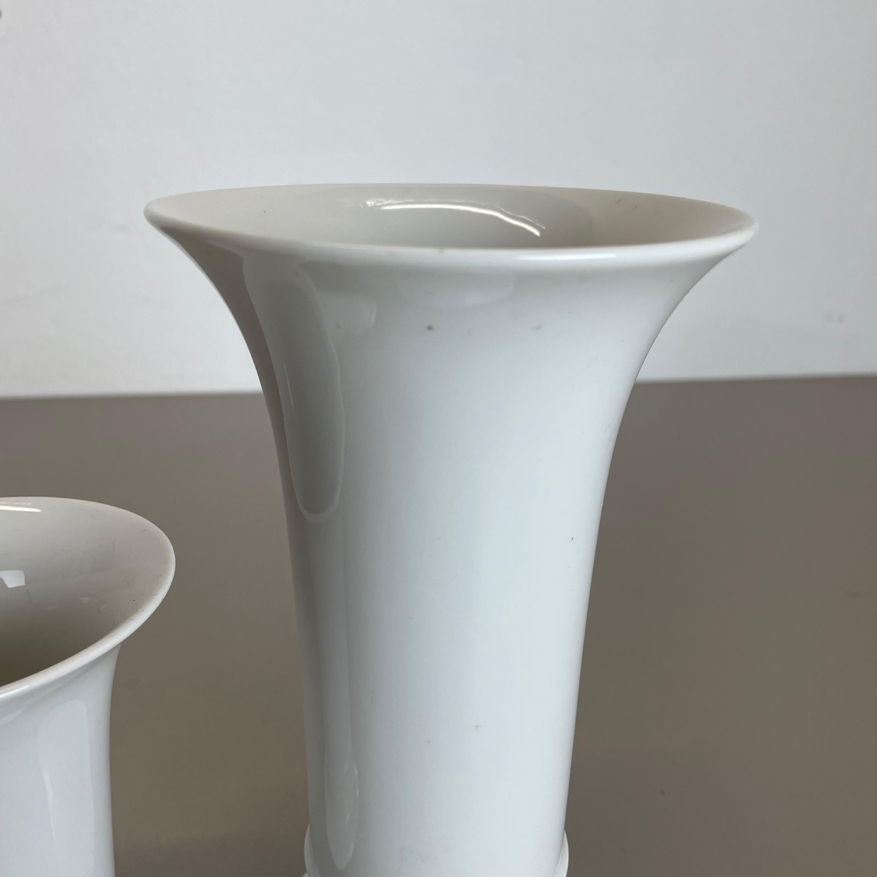 Set of 2 Original OP Art white Porcelain Vases by AK Kaiser, Germany, 1970s For Sale 2