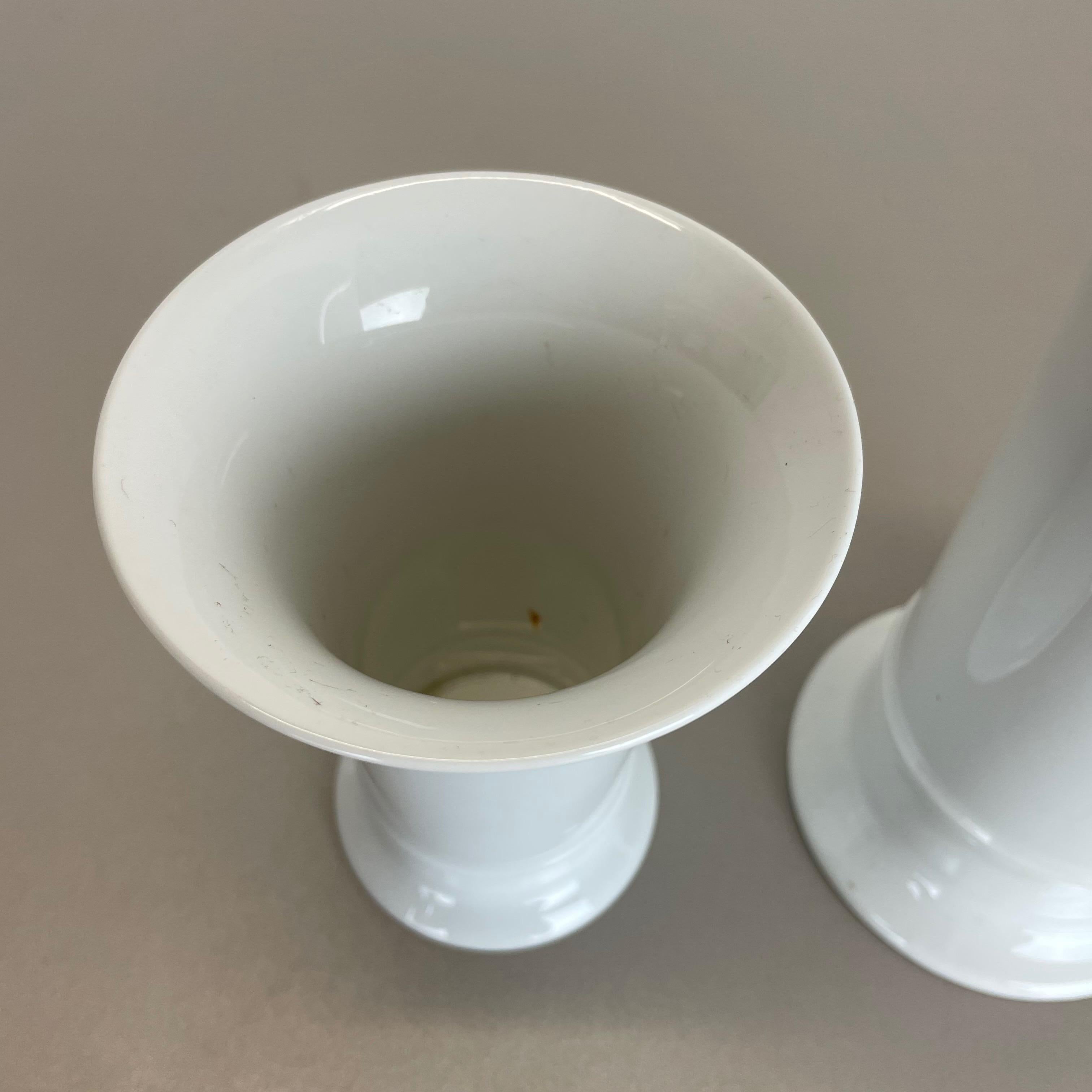 Set von 2 Original OP Art Vasen aus weißem Porzellan von AK Kaiser, Deutschland, 1970er Jahre im Angebot 6
