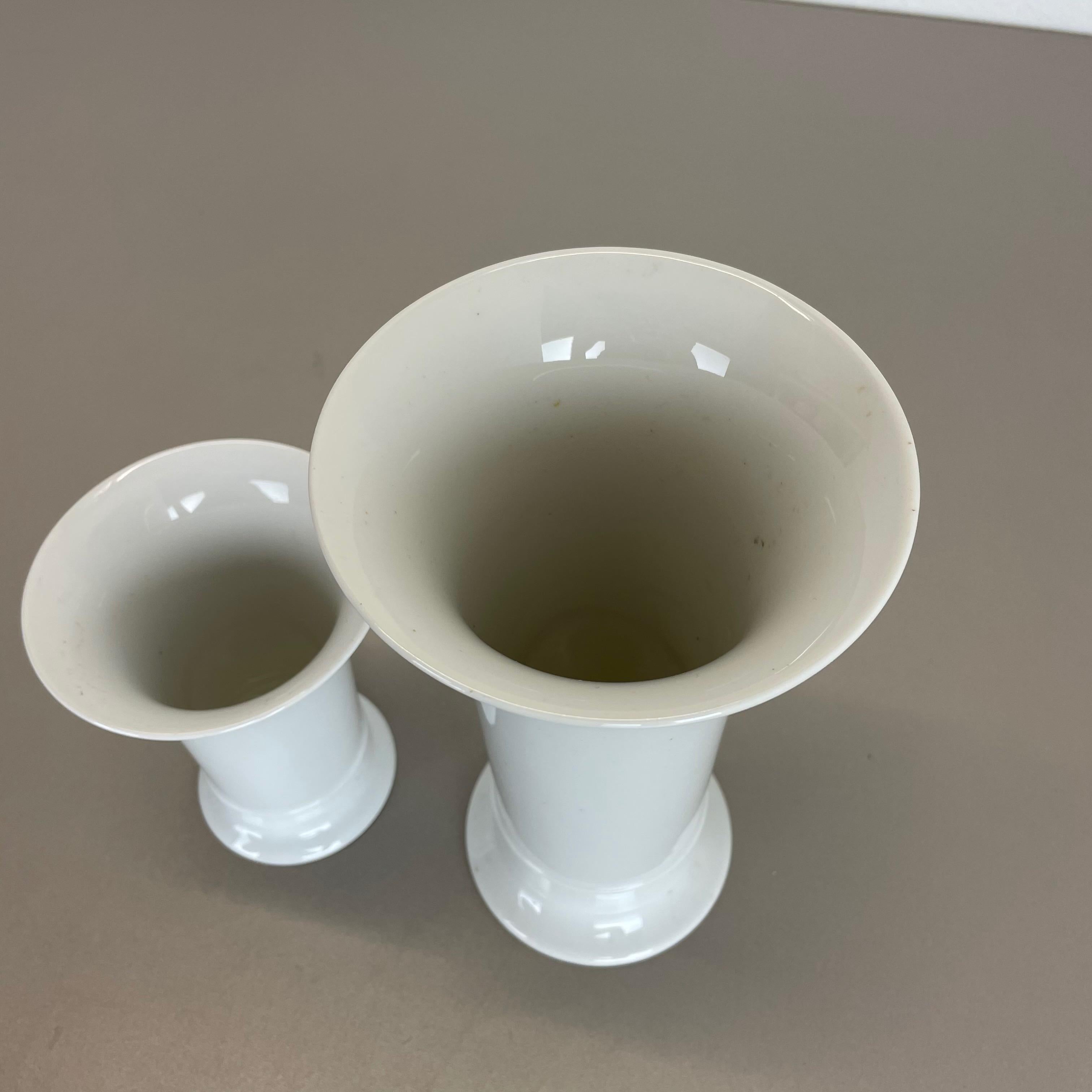 Set of 2 Original OP Art white Porcelain Vases by AK Kaiser, Germany, 1970s For Sale 5