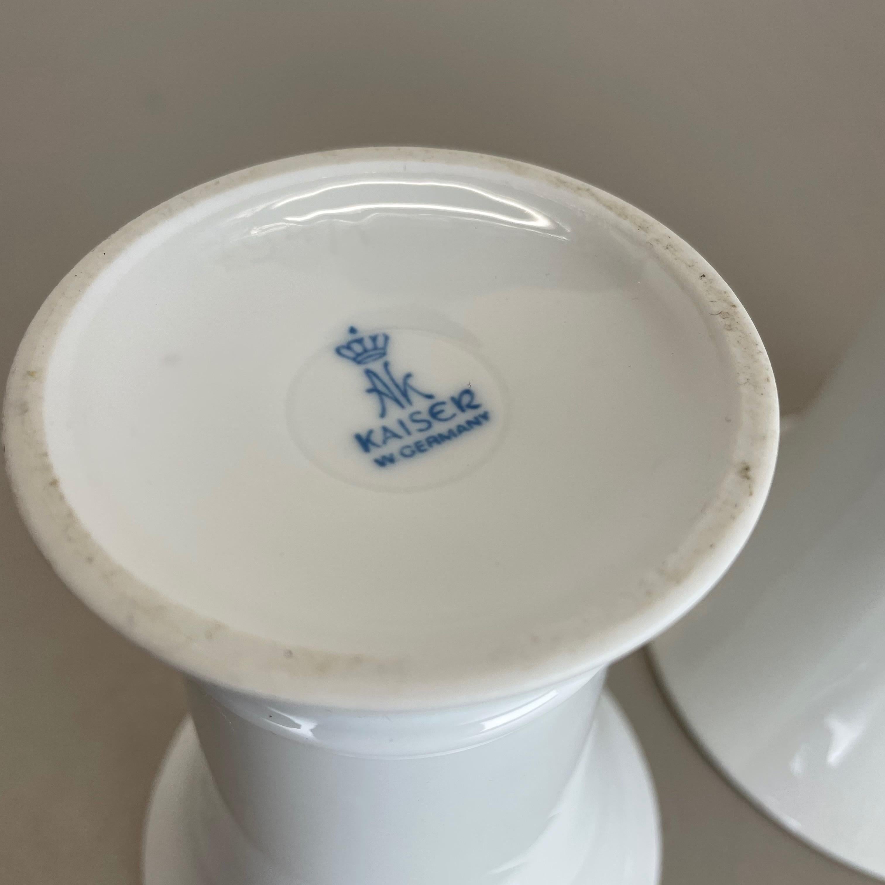 Set von 2 Original OP Art Vasen aus weißem Porzellan von AK Kaiser, Deutschland, 1970er Jahre im Angebot 11