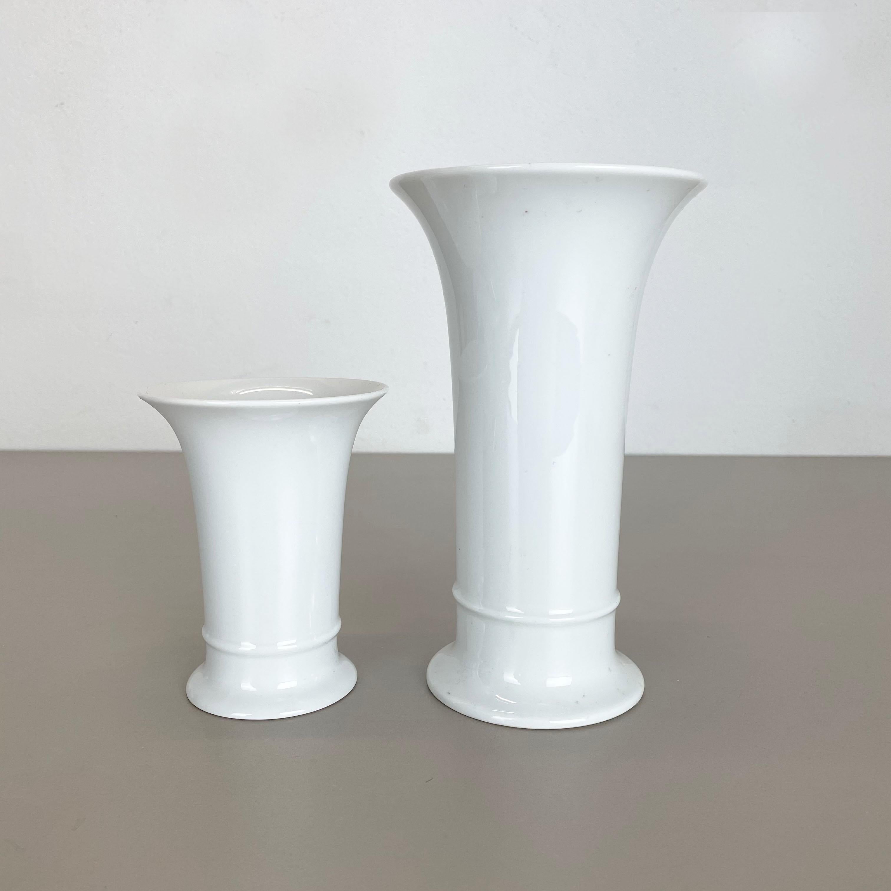 Allemand Ensemble de 2 vases d'origine OP Art en porcelaine blanche par AK Kaiser, Allemagne, années 1970 en vente