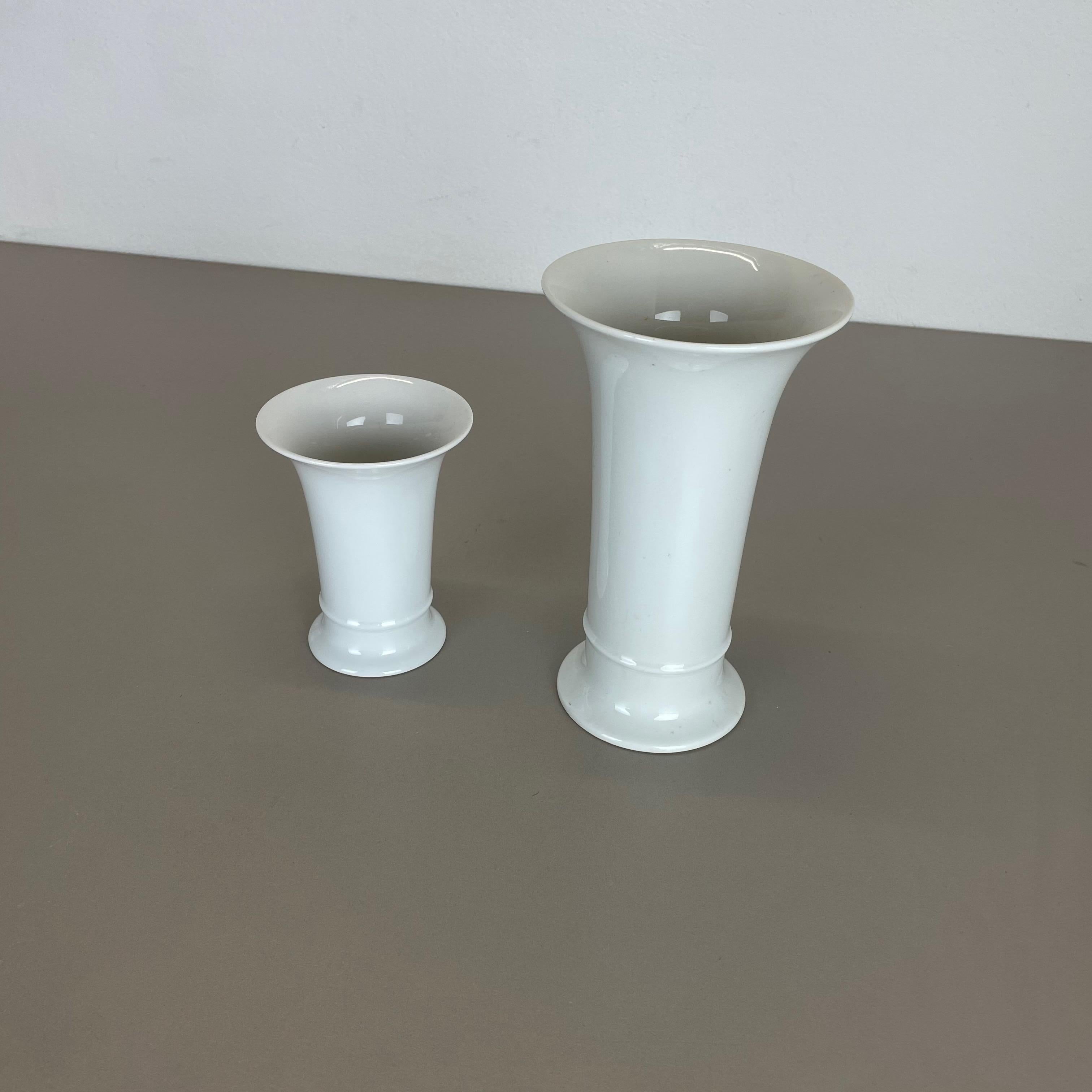 Mid-Century Modern Set of 2 Original OP Art white Porcelain Vases by AK Kaiser, Germany, 1970s For Sale