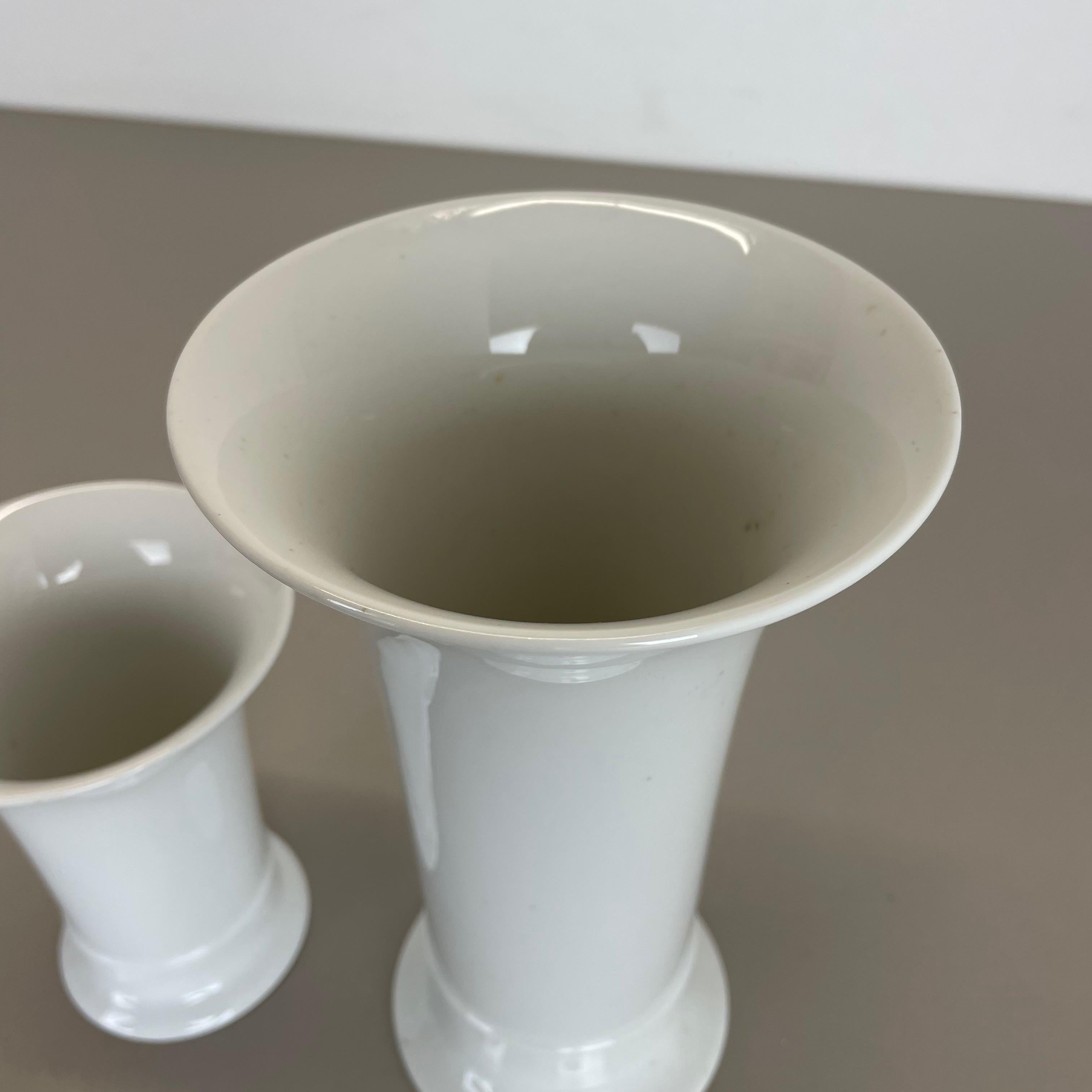 Set of 2 Original OP Art white Porcelain Vases by AK Kaiser, Germany, 1970s For Sale 1