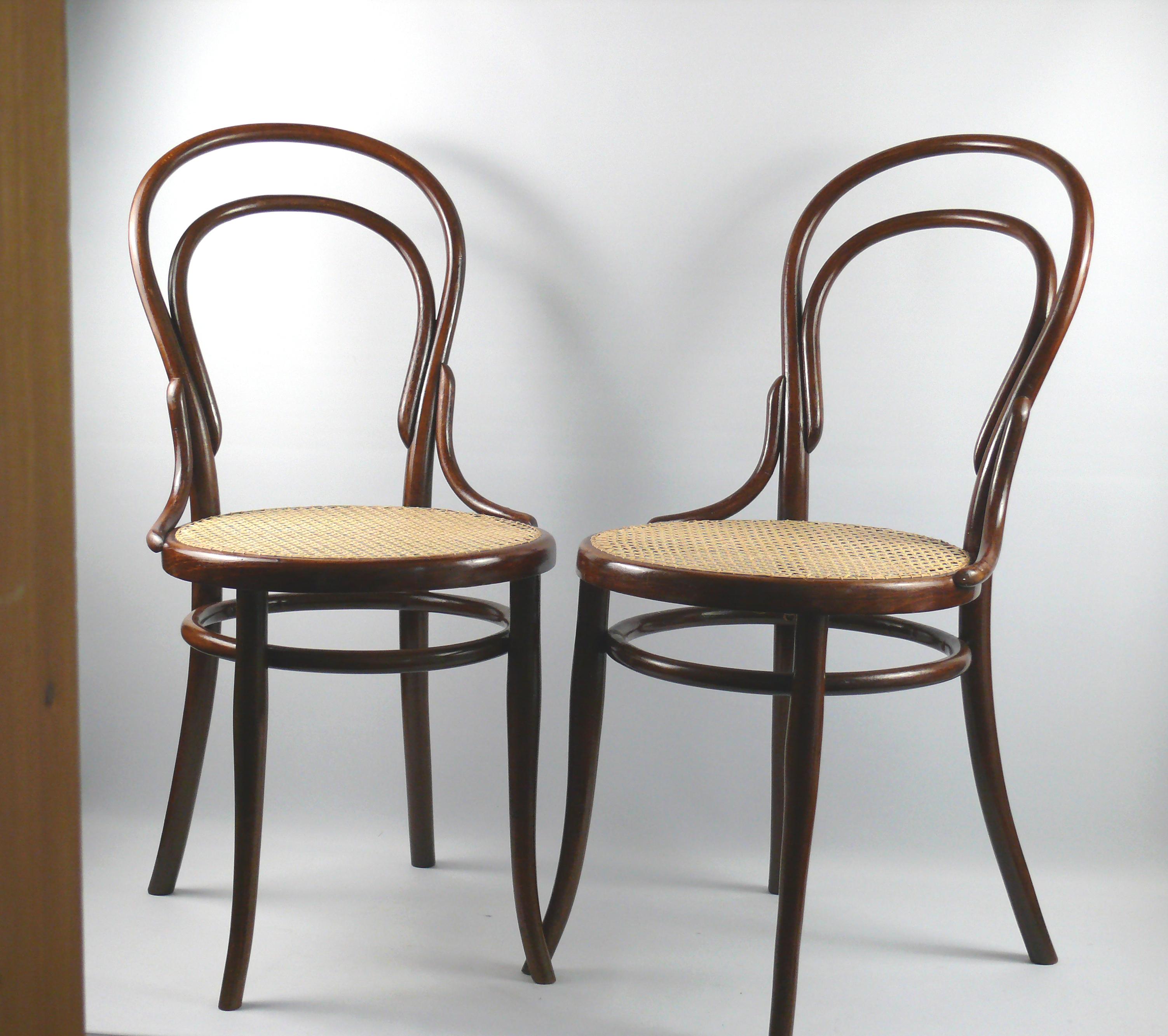 Collector's items: Set of 2original bentwood chairs from the Thonet company - Vienna, model no. 14 - designed by Michael Thonet. These chairs were the company's best seller for decades and were often copied. This chair comes from Vienna after 1881
