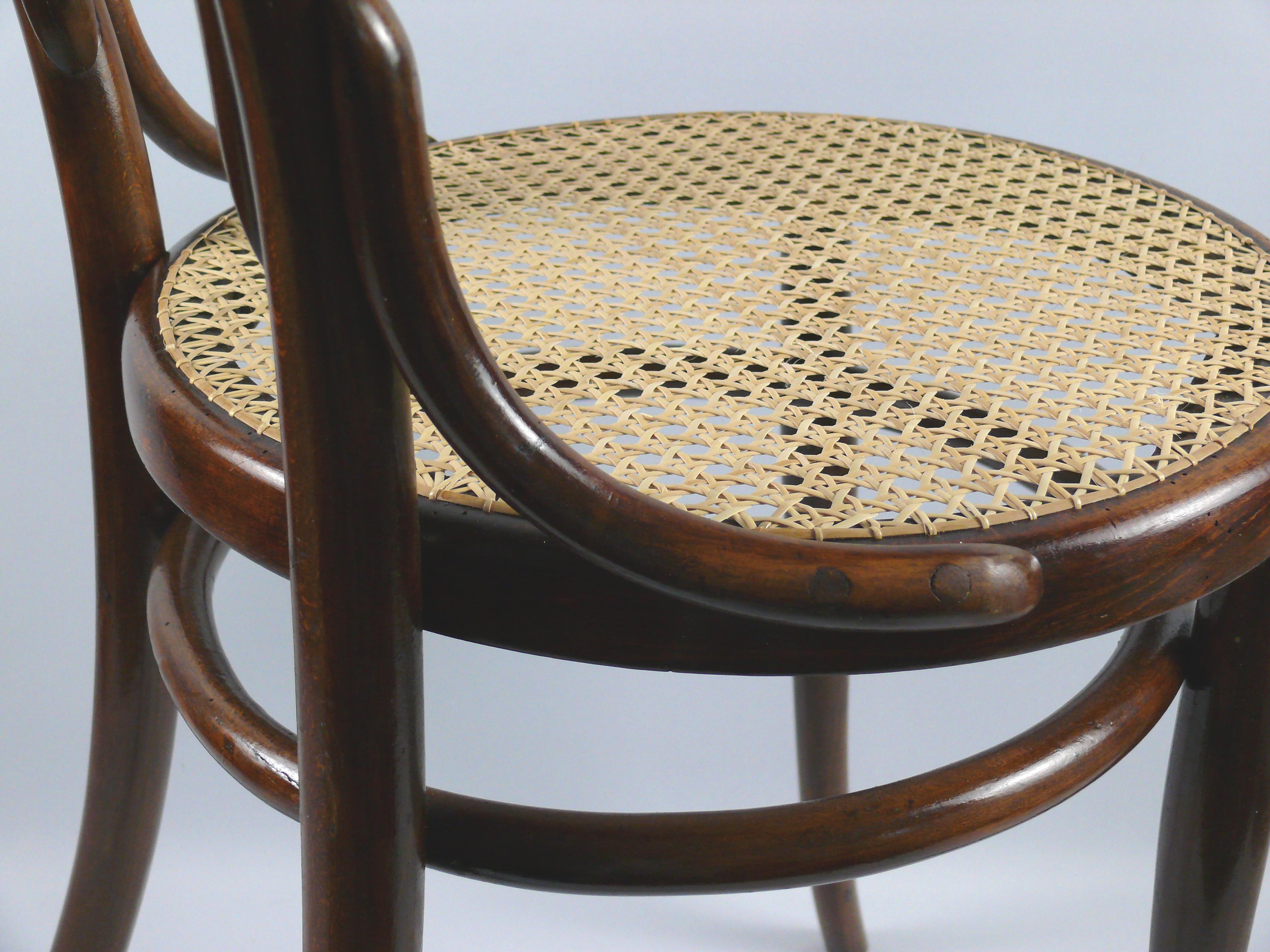 Set of 2 Original Thonet Bentwood Chairs No. 14, Late 19th In Good Condition In Schwerin, MV
