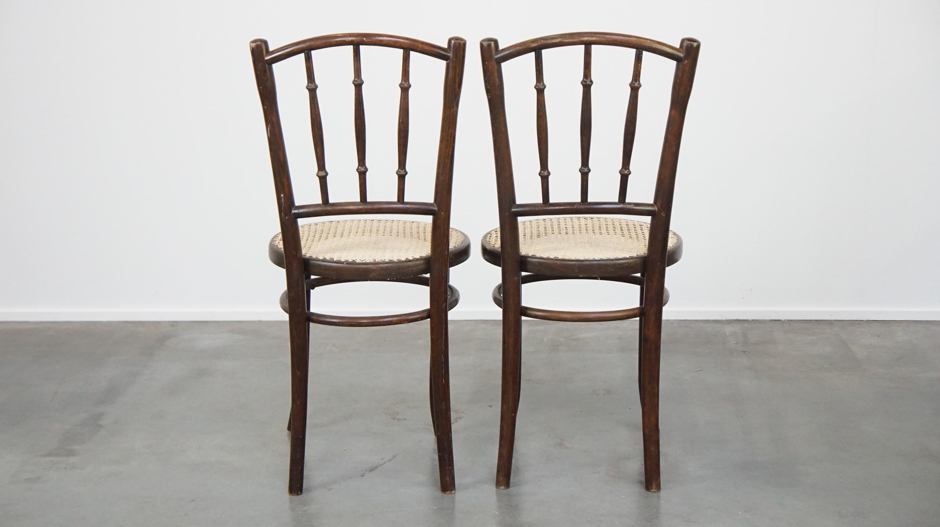 Fatto a mano Set di 2 sedie bistrot originali d'epoca Thonet in vendita