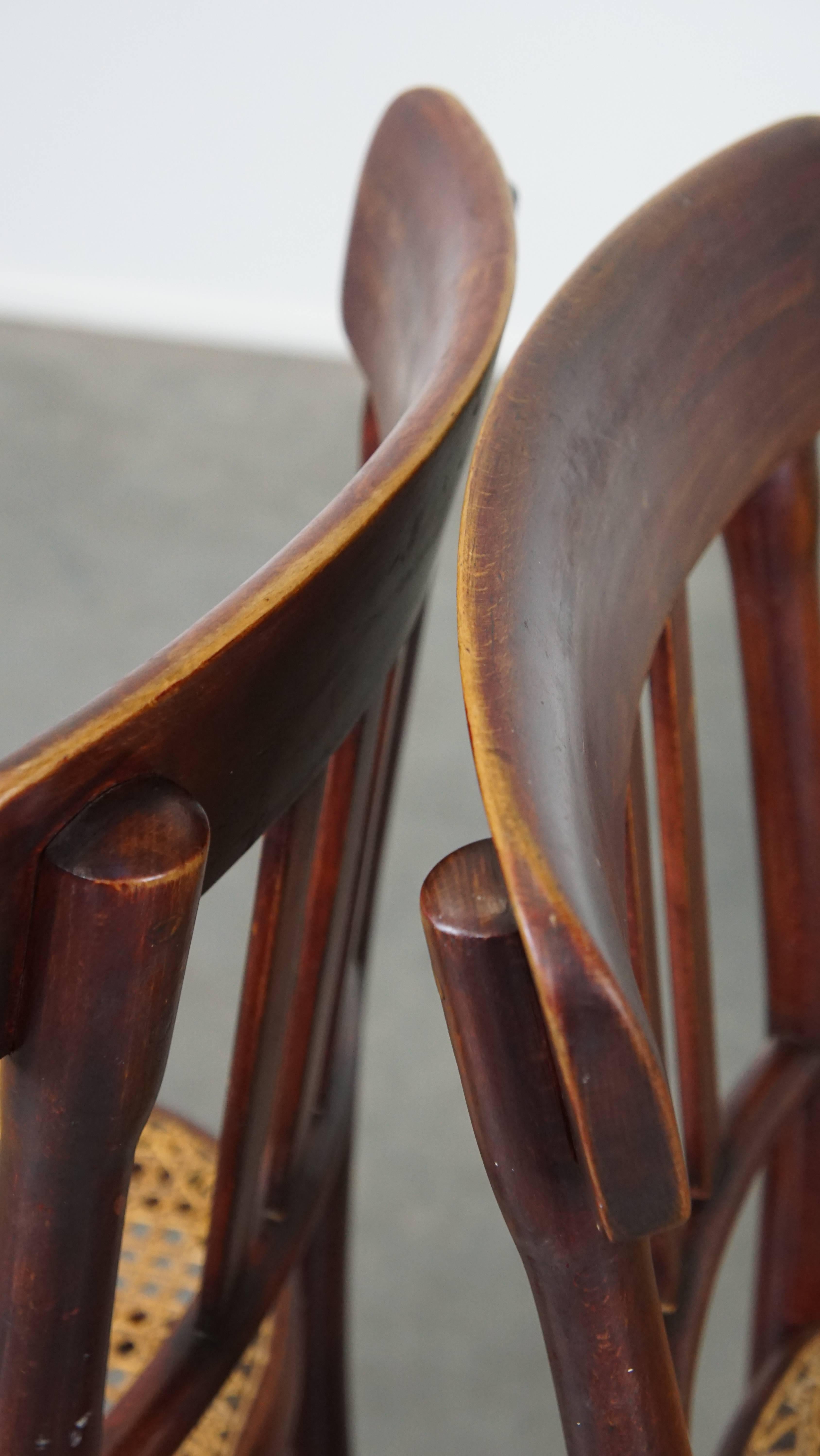 Satz von 2 originalen Vintage-Bistrostühlen im Thonet-Design mit matten Sitzen im Angebot 4