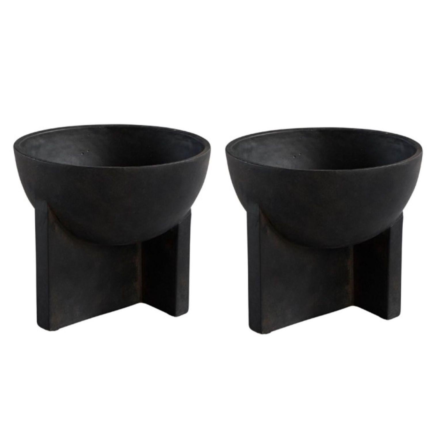 Set of 2 osaka bowls big by 101 Copenhagen
Designed by Nicolaj Nøddesbo & Tommy Hyldahl
Dimensions: L 25 / W 25 / H 22 cm
Materials: Fiber Concrete

Osaka is inspired by ceramic storage objects from Asia. The simplified half sphere shape is