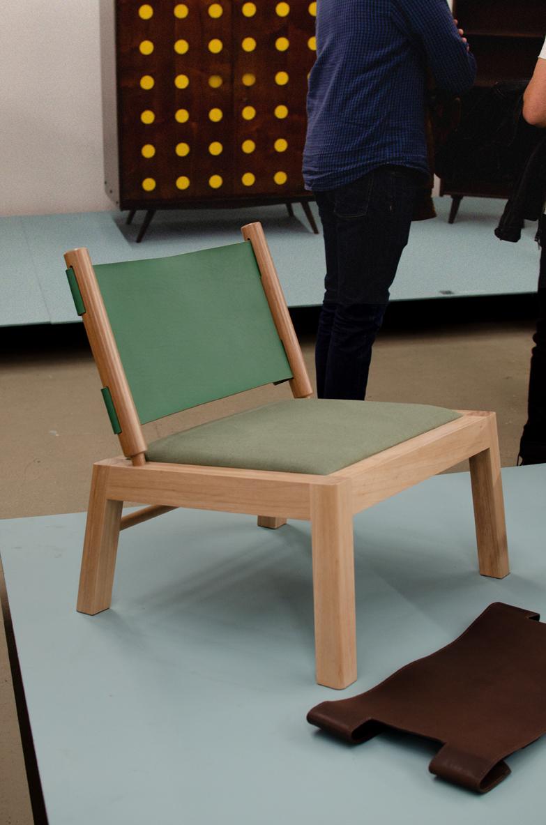 Fait main Lot de 2 chaises longues Oulipo, fauteuils en cuir Handcraft Contemporary  en vente