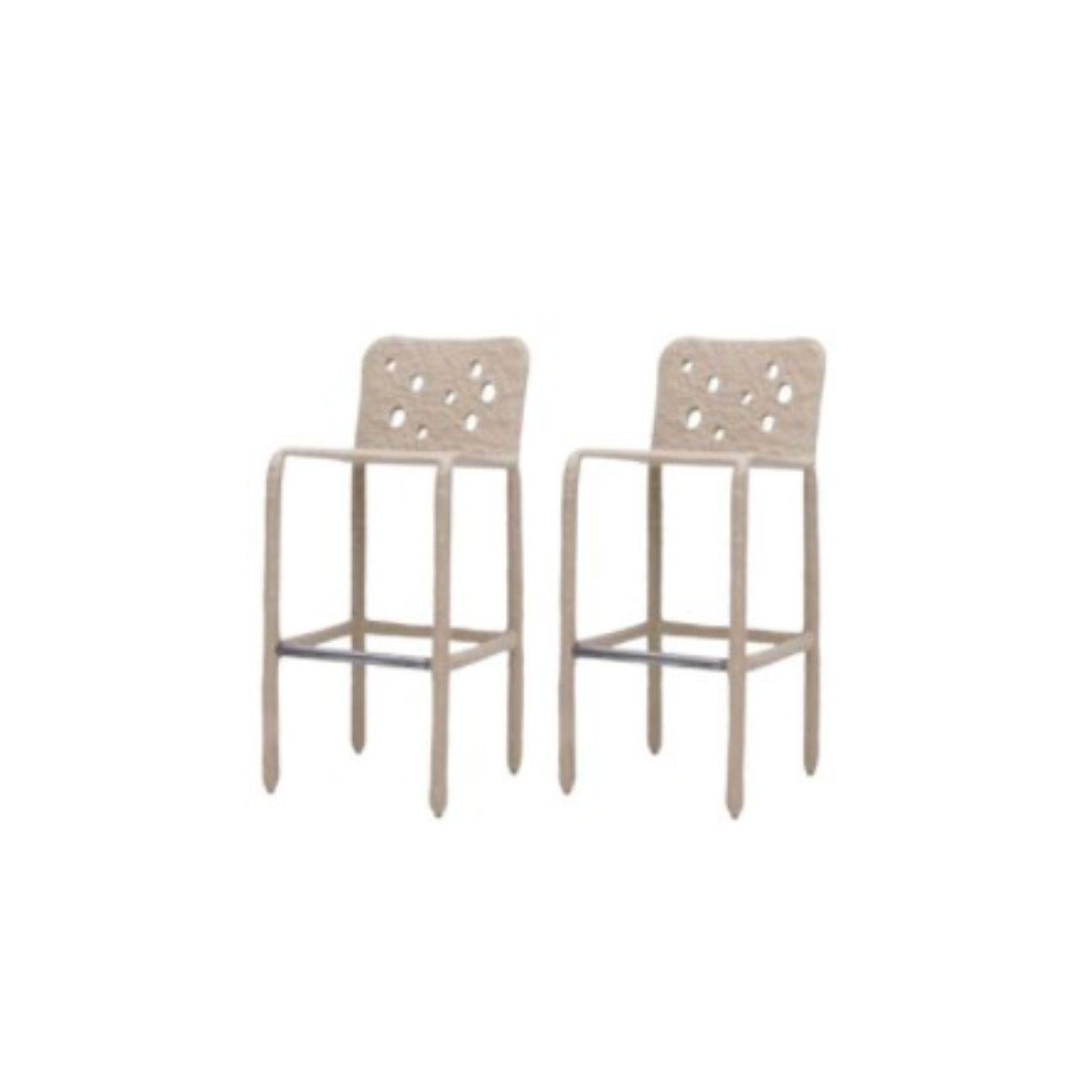 Set of 2 Outdoor beige sculpted contemporary chairs by Faina
Design: Victoriya Yakusha
Material: steel, flax rubber, biopolymer, cellulose
Dimensions: Height: 106 x Width: 45 x Sitting place width: 49 Legs height: 80 cm
Weight: 20