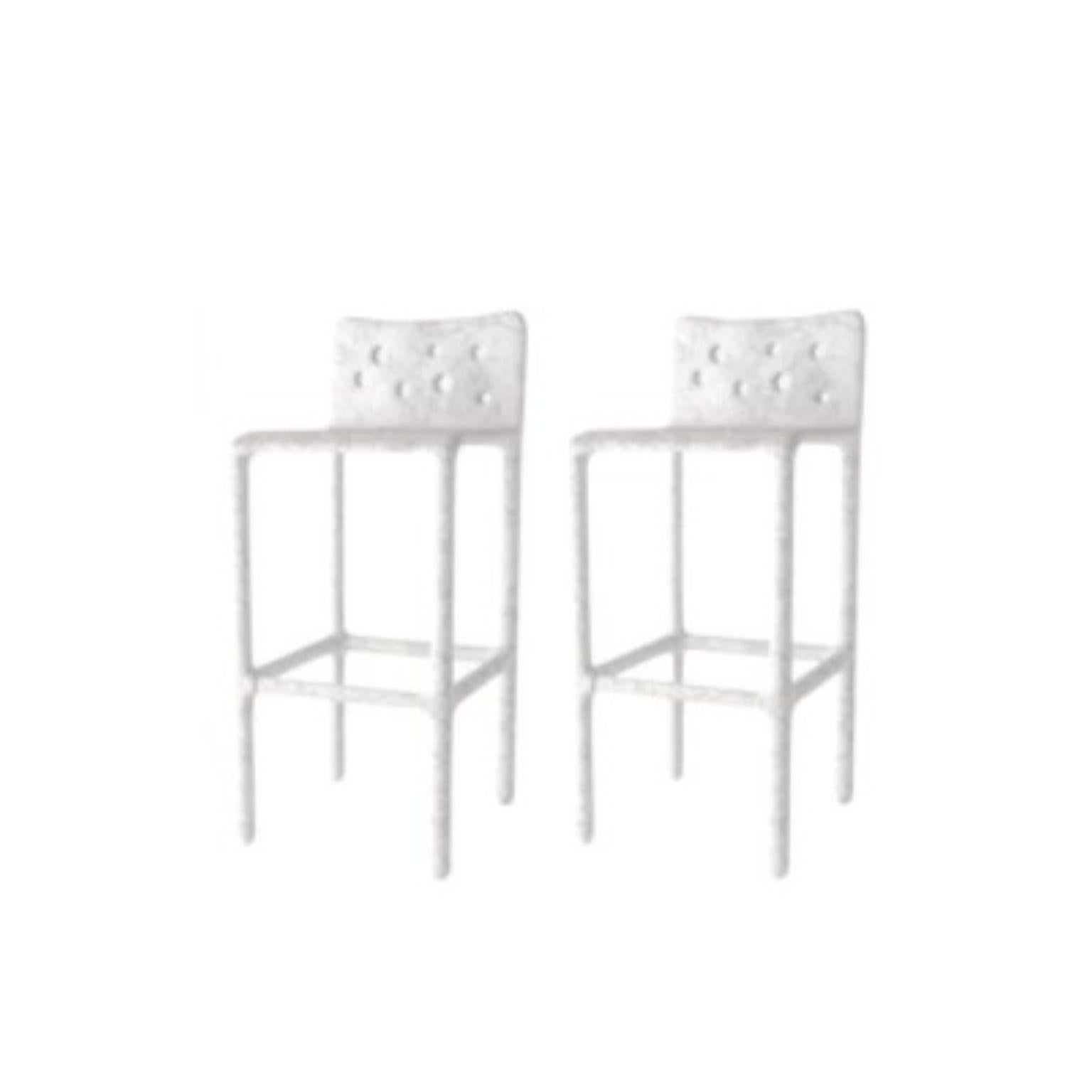 Set of 2 outdoor white sculpted contemporary chairs by Faina
Design: Victoriya Yakusha
Material: steel, flax rubber, biopolymer, cellulose
Dimensions: Height: 106 x Width: 45 x Sitting place width: 49 Legs height: 80 cm
Weight: 20