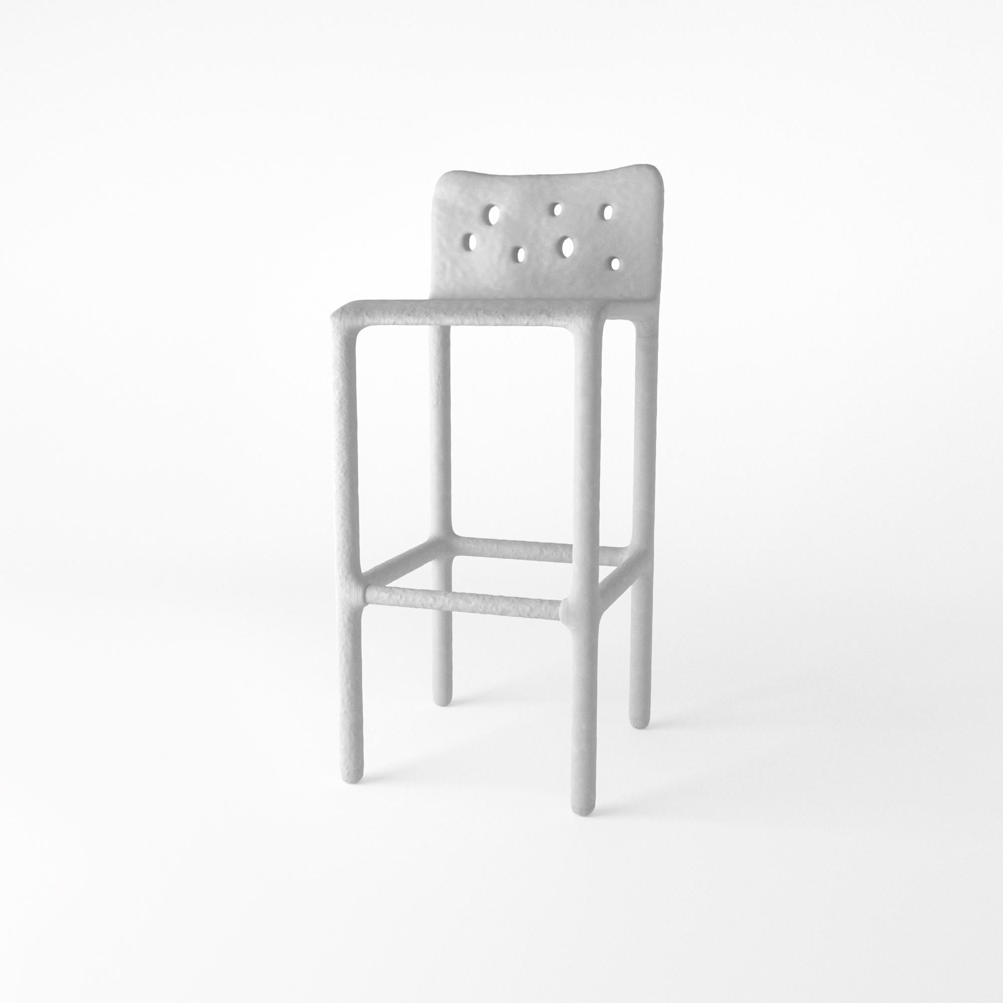 Set of 2 Outdoor White Sculpted Contemporary Chairs by Faina In New Condition In Geneve, CH