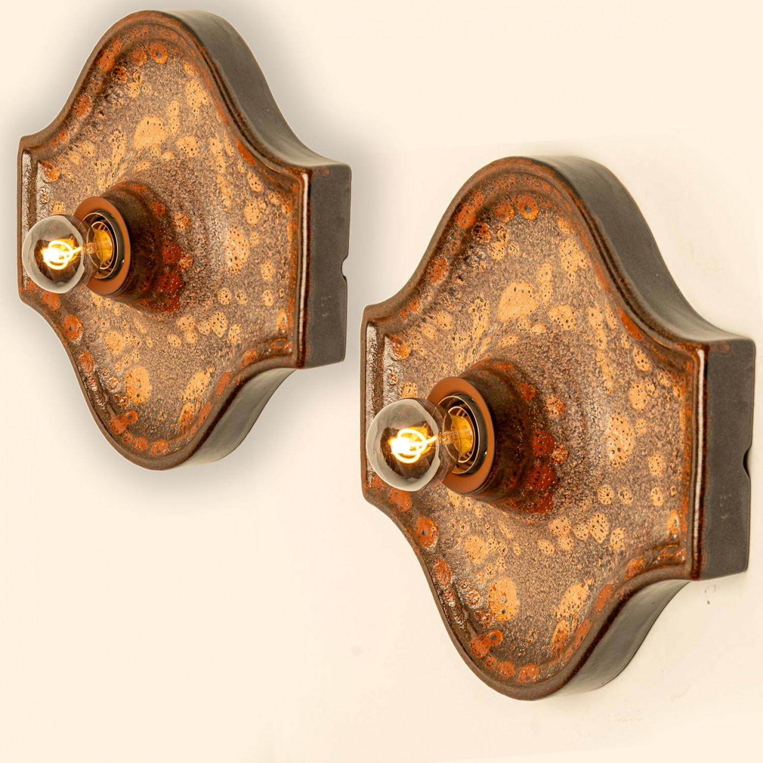 Fine XX secolo Set di 2 luci da parete ovali in ceramica stile Fat Lava, 1970 in vendita