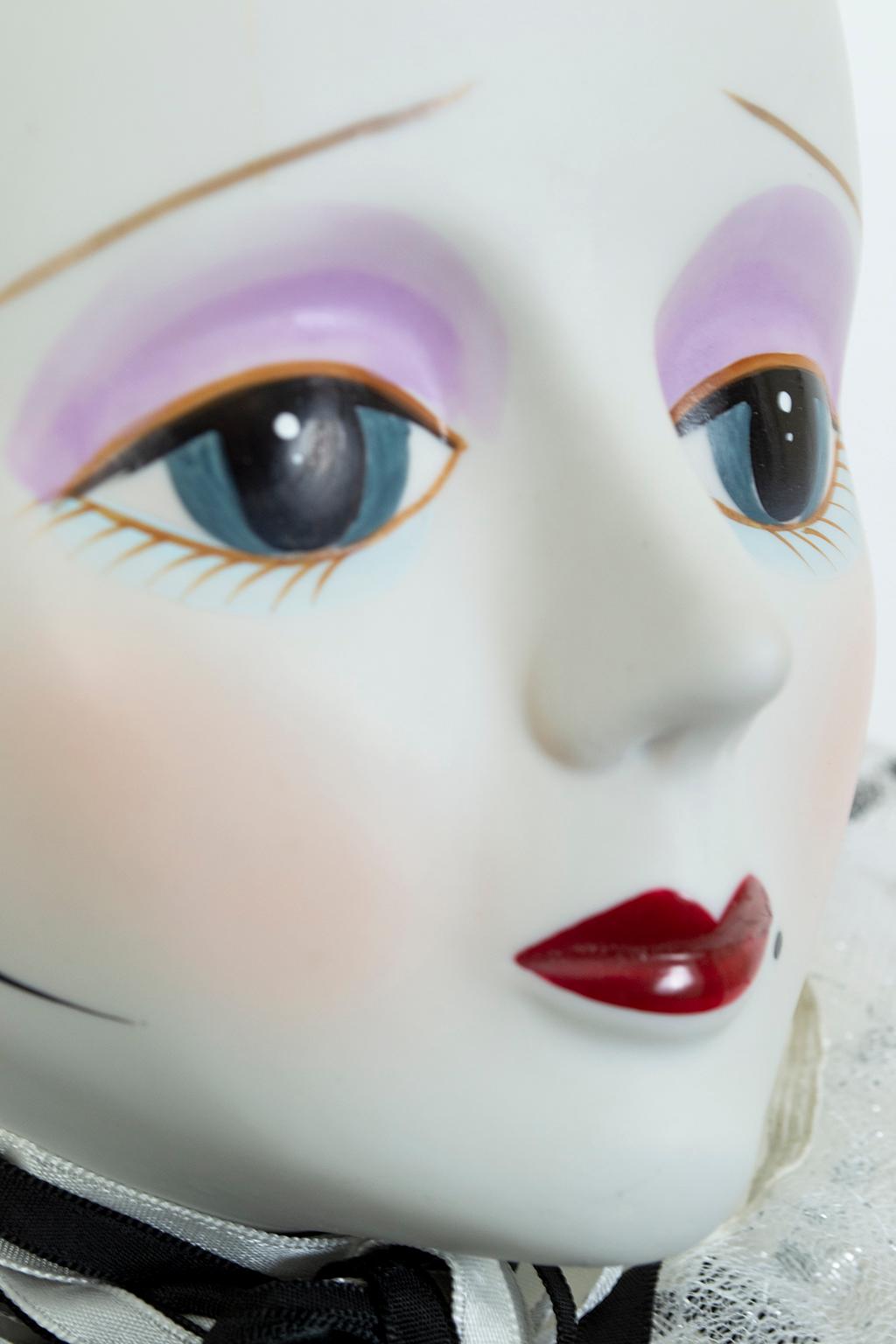 Set of 2 Oversize 3.5’ Commedia dell’Arte Porcelain Pierrot Clown Dolls, 1984 In Good Condition In Tucson, AZ