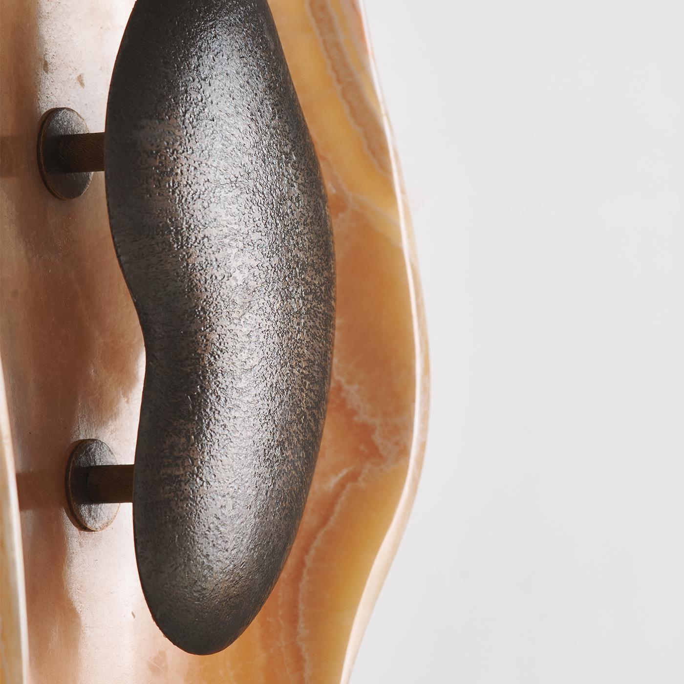 2er-Set Oyster Senfgelbe Onyx & gehämmerte Bronze-Wandleuchte von Matlight (21. Jahrhundert und zeitgenössisch) im Angebot