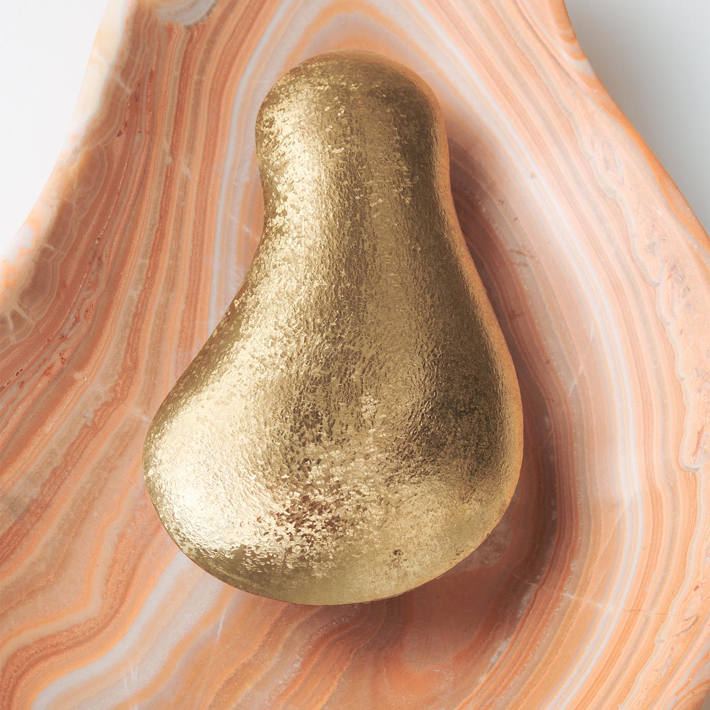 XXI secolo e contemporaneo Set di 2 lampade da parete in onice arancione e ottone martellato di Matlight Milano in vendita