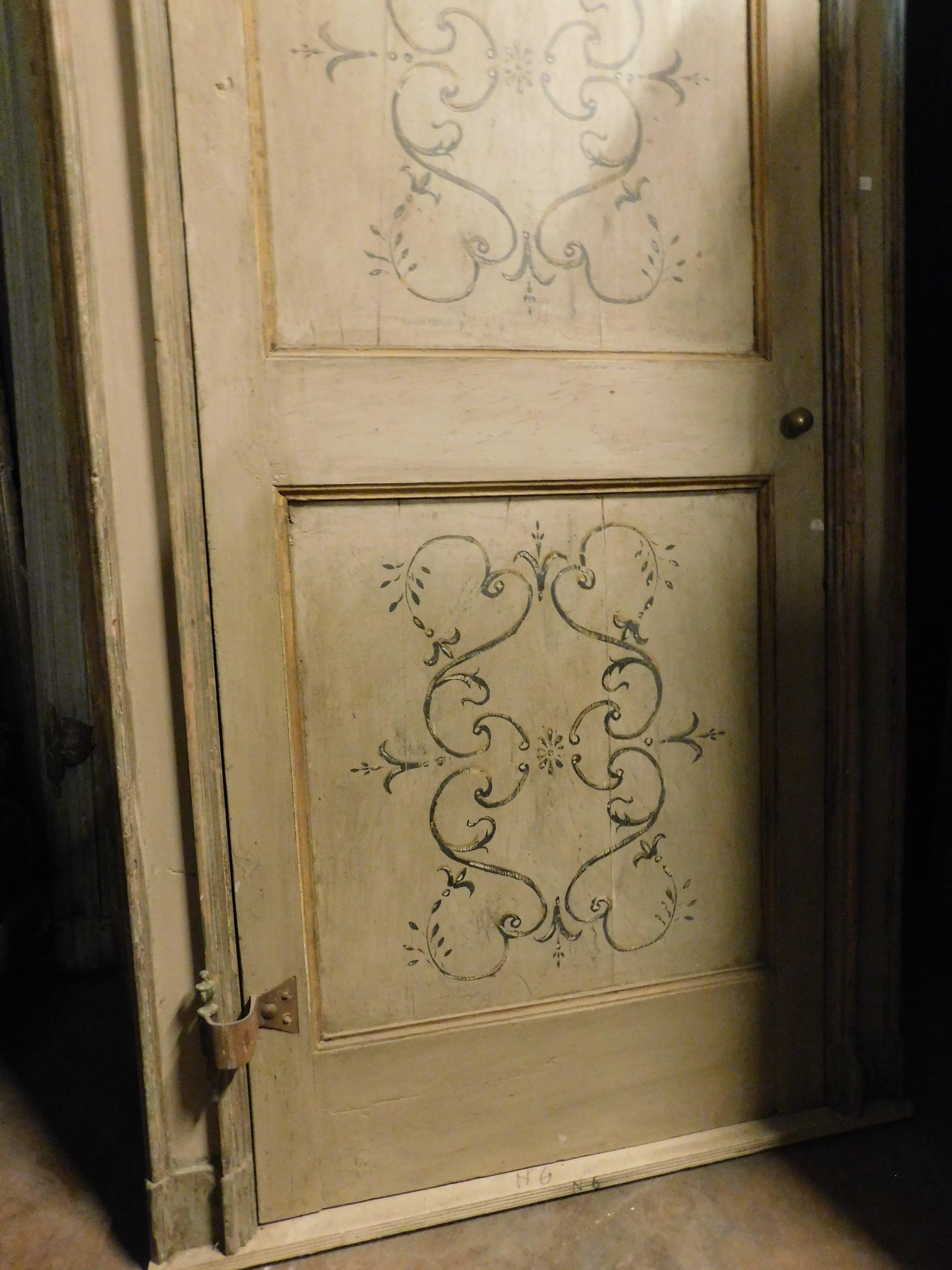 Set of 2 Painted and Lacquered Interior Doors with Frame, 18th Century, Italy For Sale 3