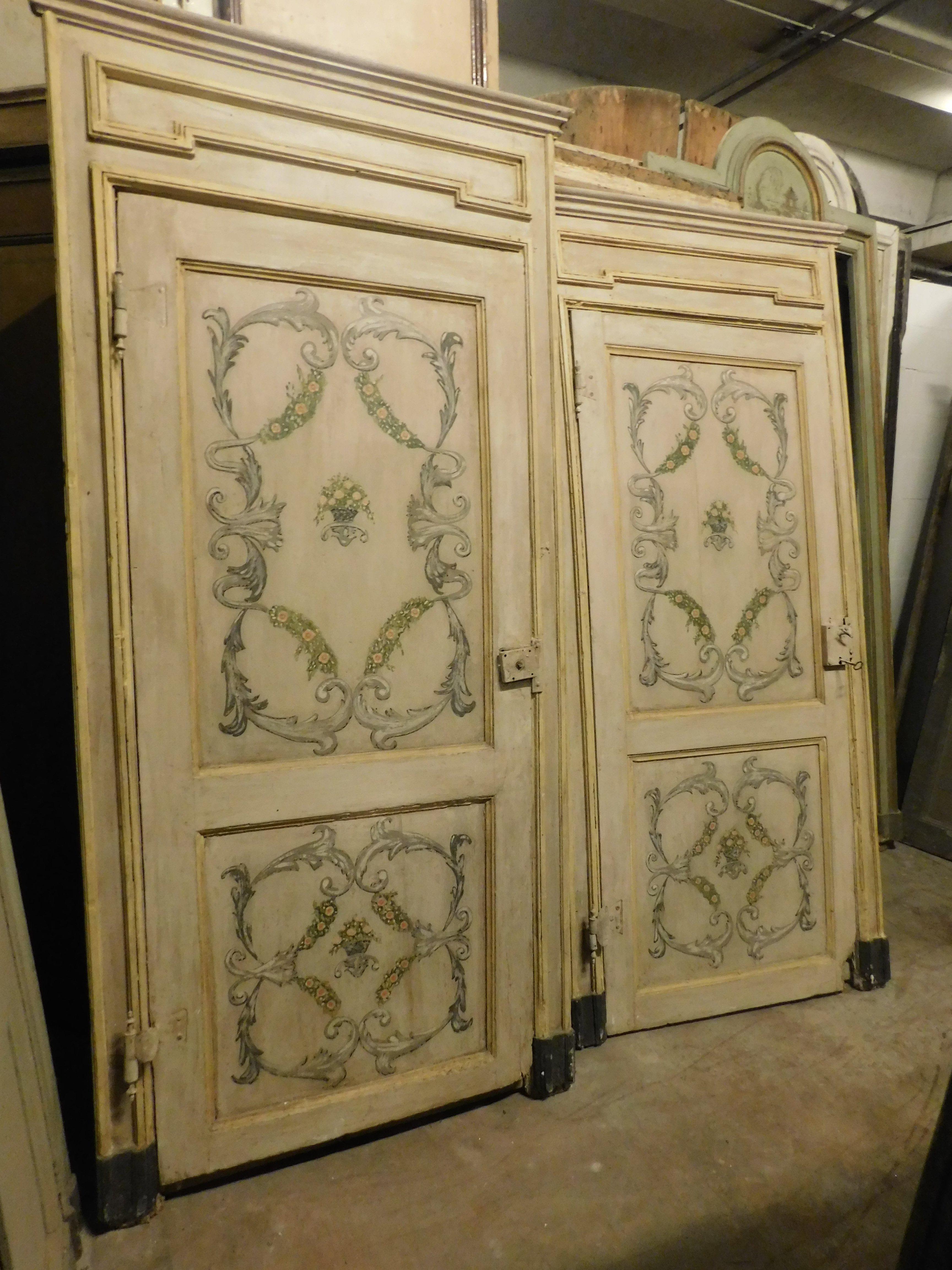 Hand-Carved Set of 2 Painted and Lacquered Interior Doors with Frame, 18th Century, Italy For Sale