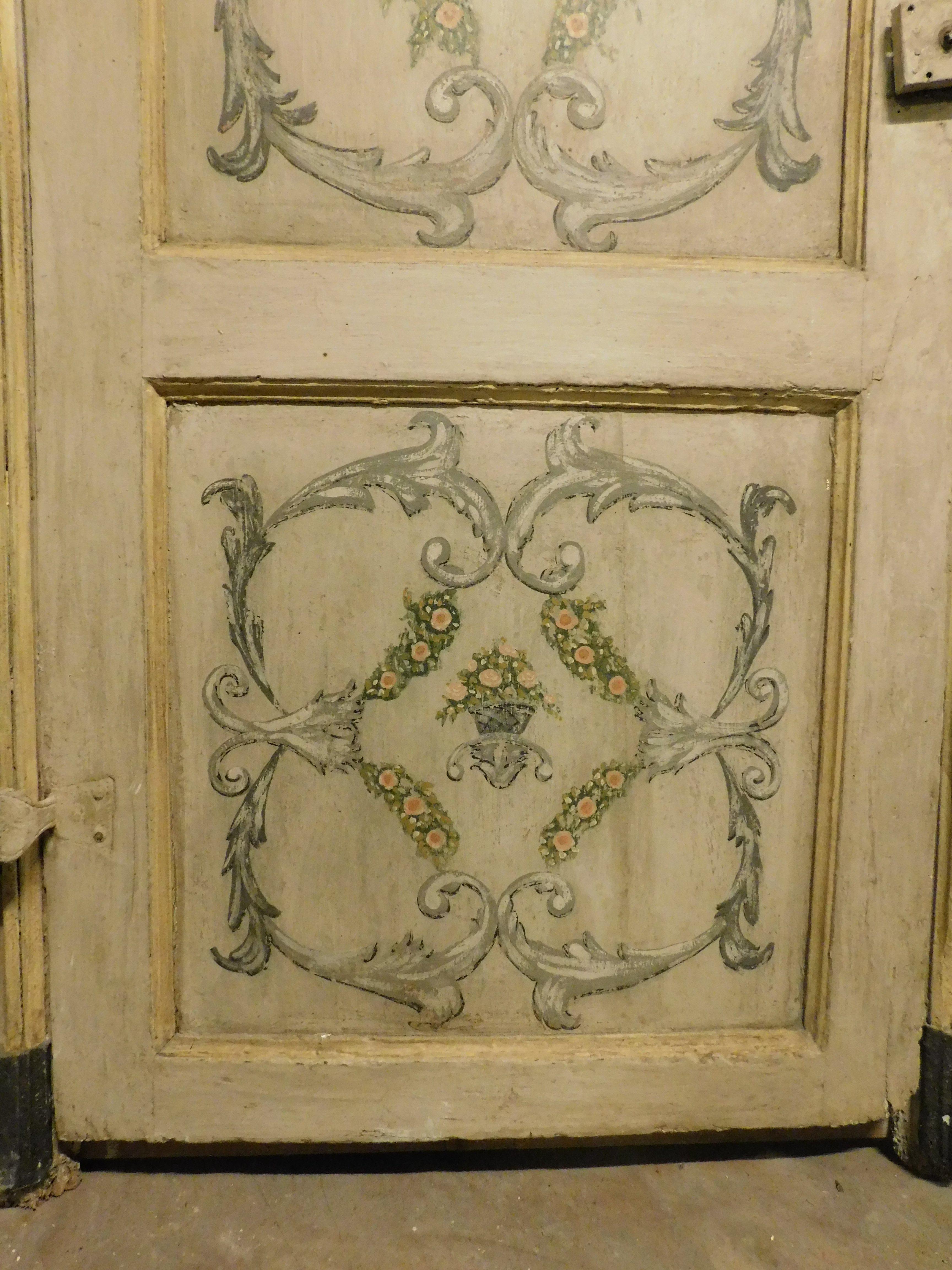 Set von 2 bemalten und lackierten Innentüren mit Rahmen, 18. Jahrhundert, Italien (Pappelholz) im Angebot