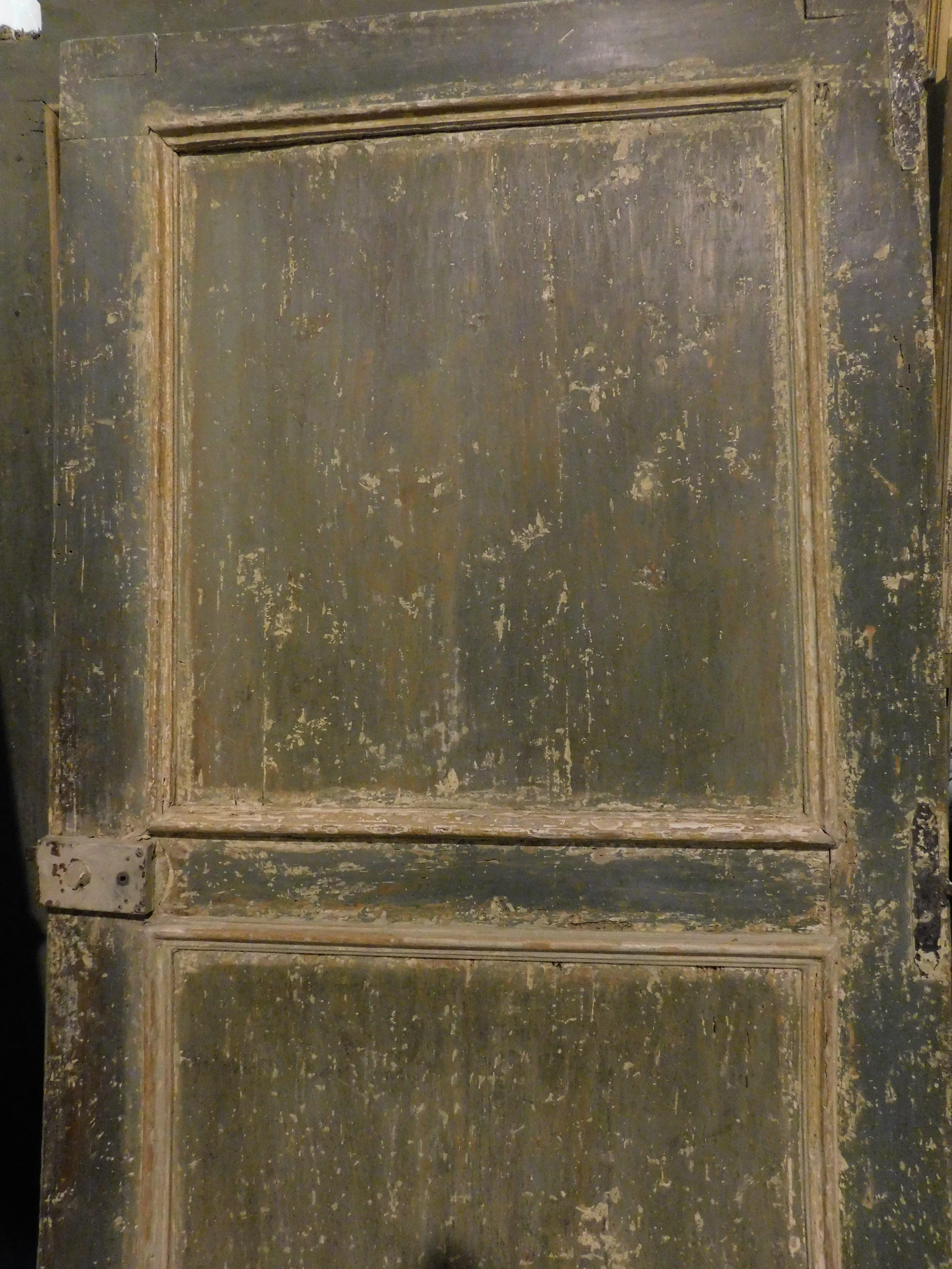 juego de 2 puertas de madera pintada, verde con iniciales nobles decoradas, Italia 3