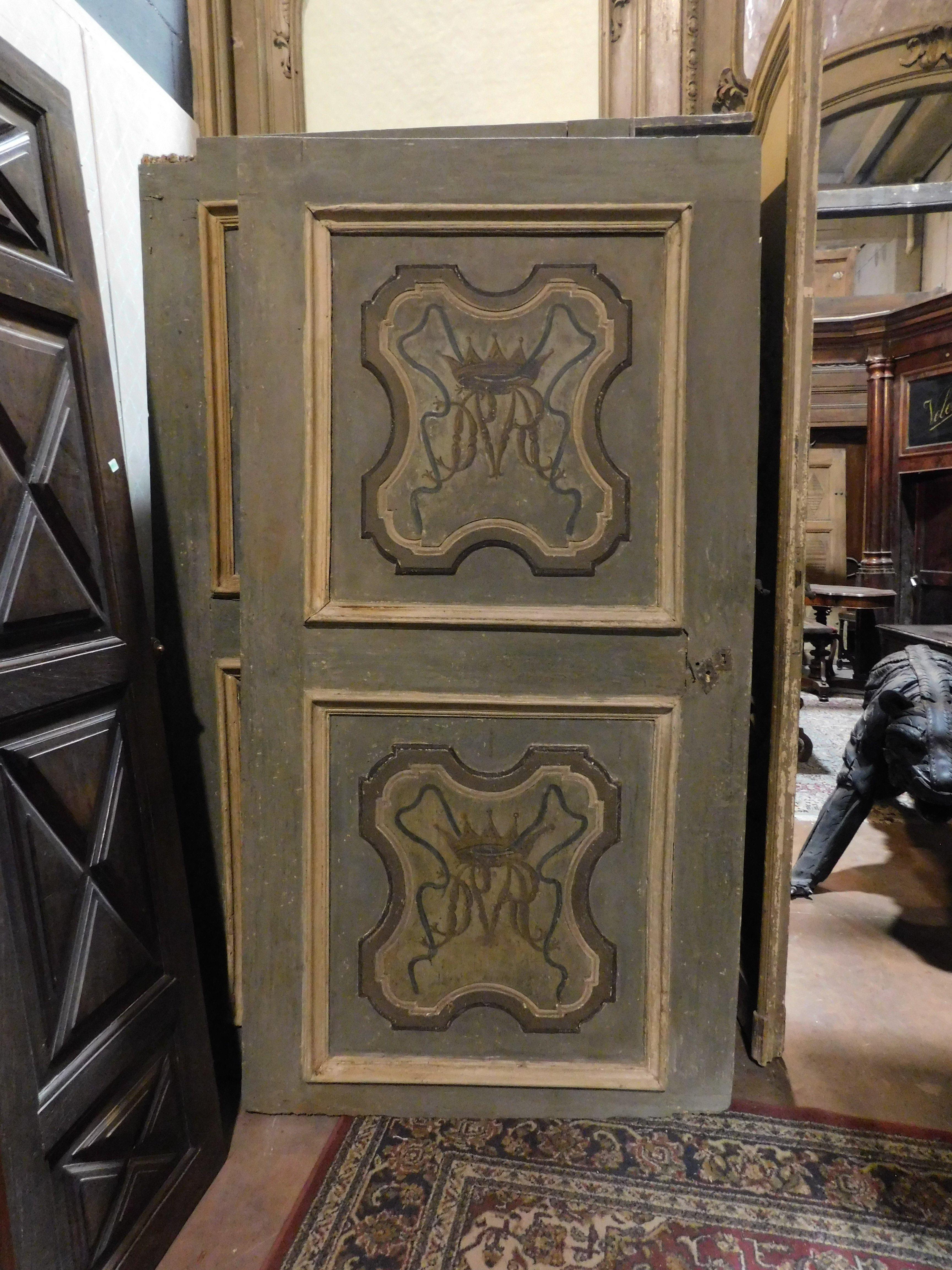 juego de 2 puertas de madera pintada, verde con iniciales nobles decoradas, Italia Italiano