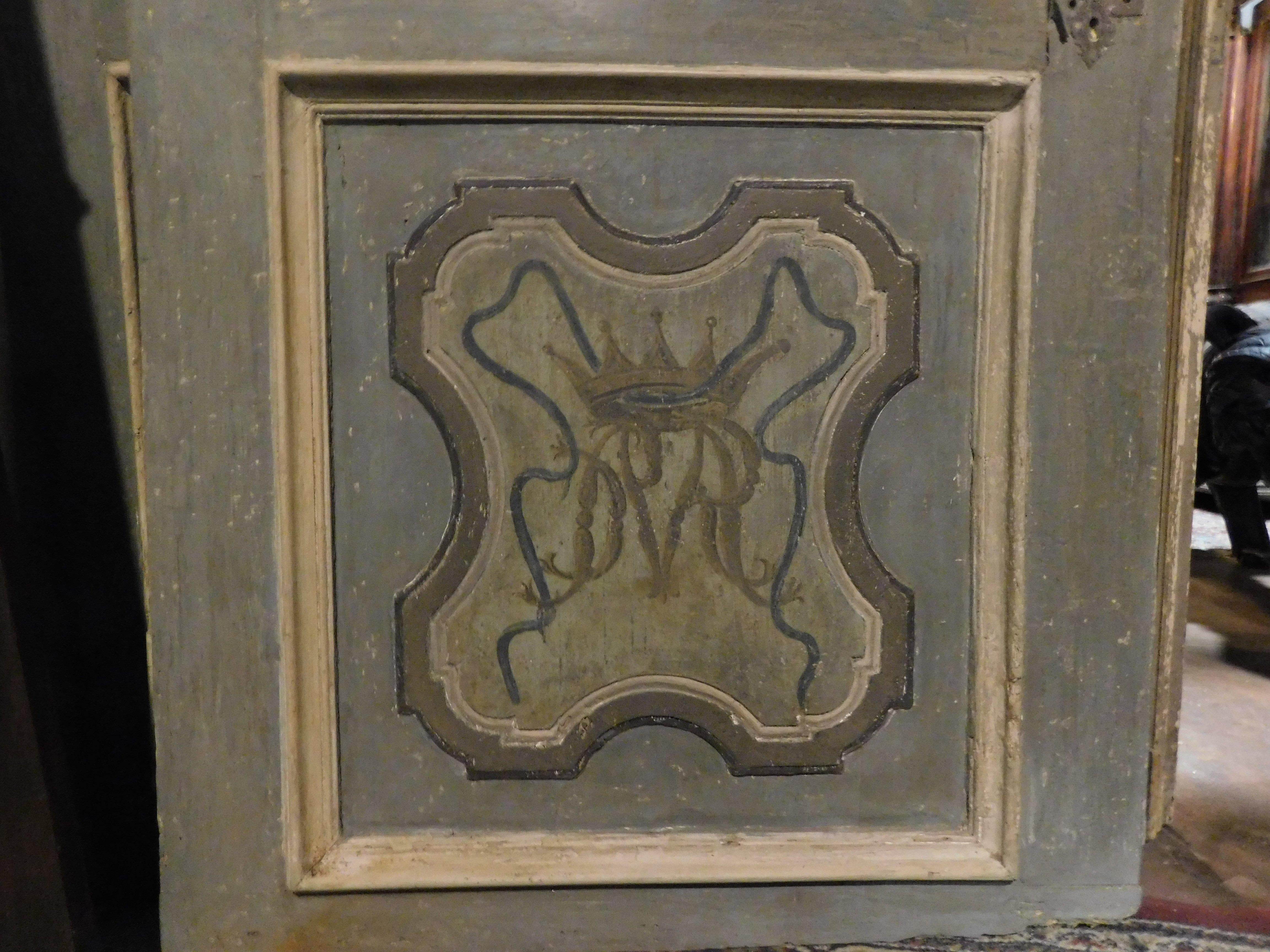juego de 2 puertas de madera pintada, verde con iniciales nobles decoradas, Italia en Bueno Estado en Cuneo, Italy (CN)
