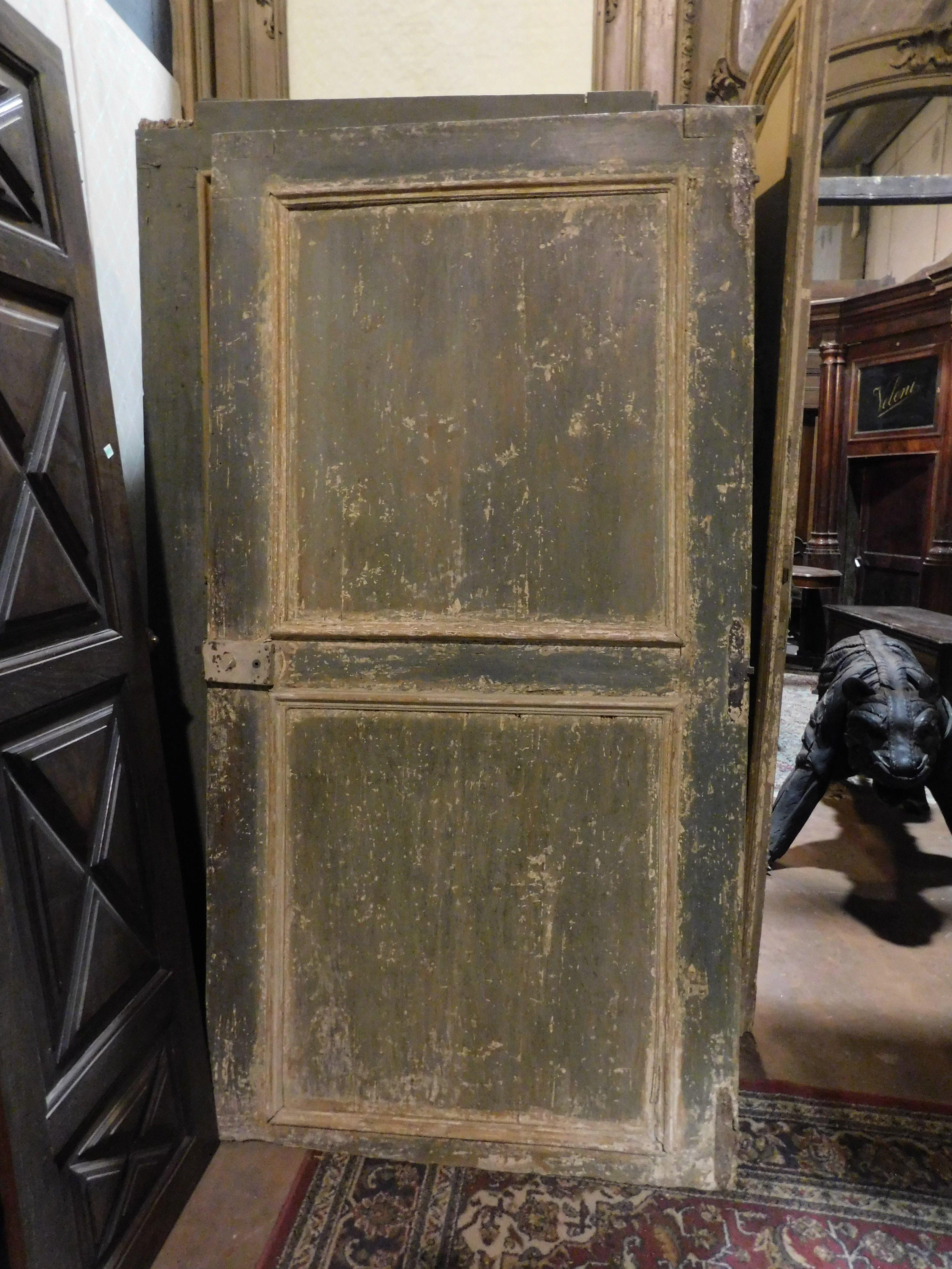 juego de 2 puertas de madera pintada, verde con iniciales nobles decoradas, Italia 2