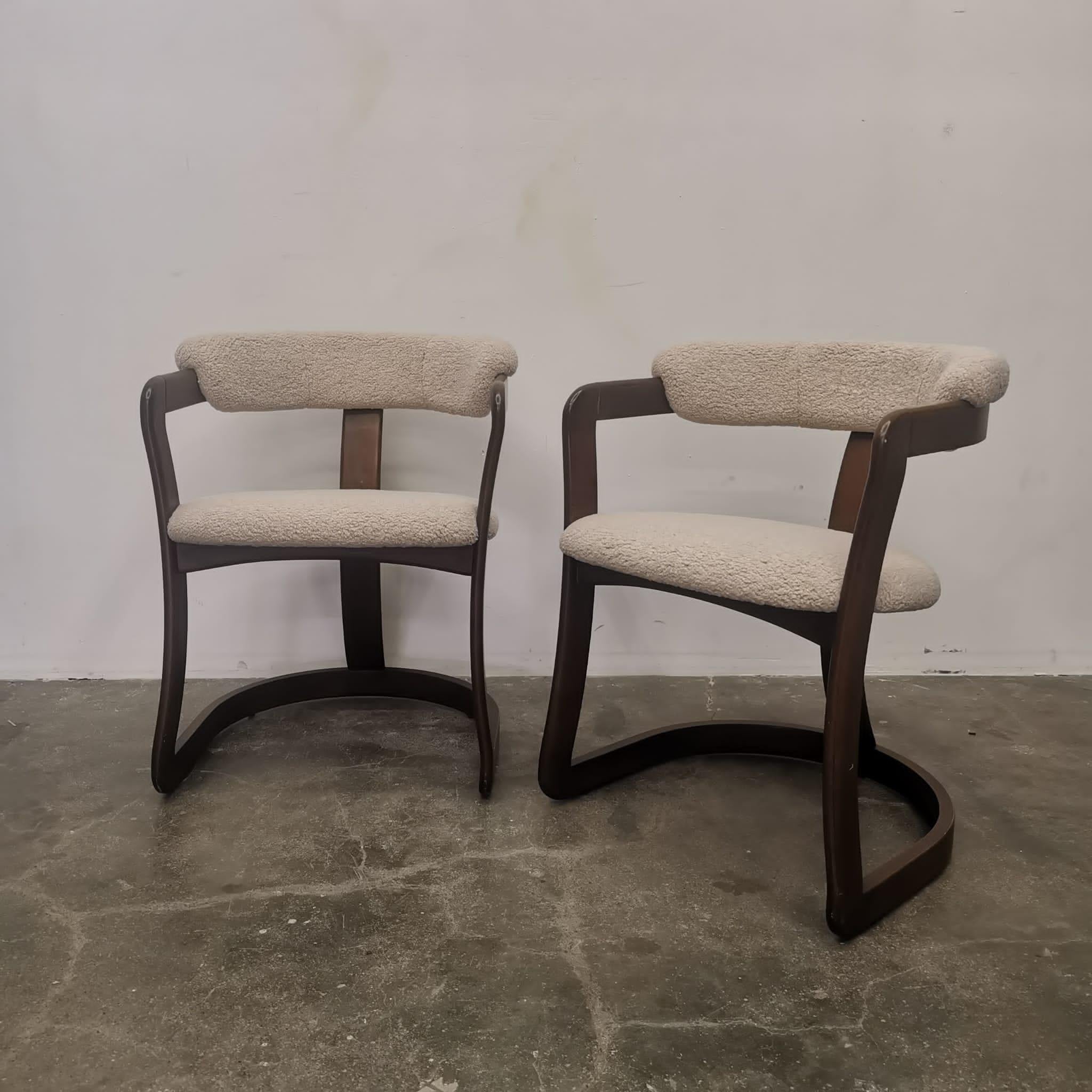 Modern Set of 2 Pamplona style Italian dining chairs For Sale