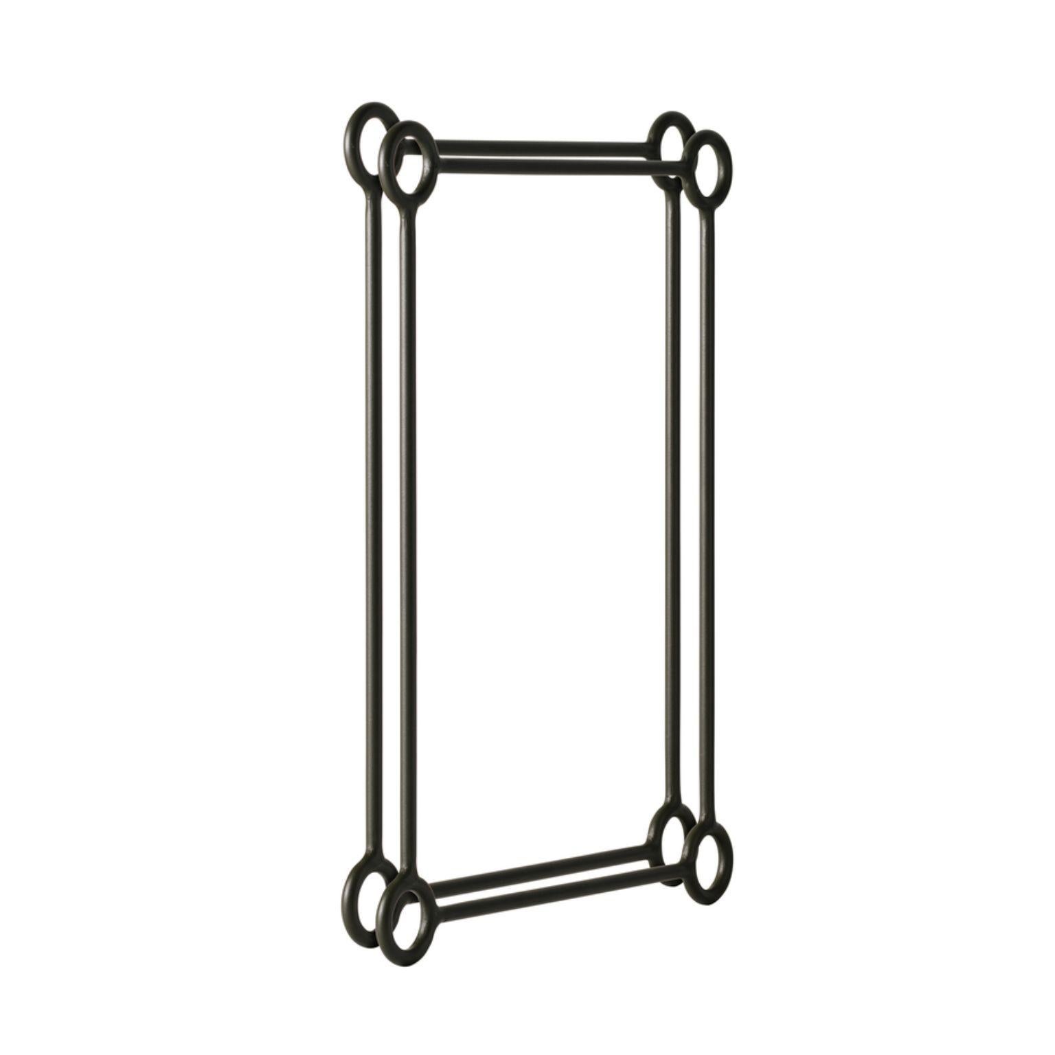 Set di 2 mensole Parade verde oliva di Warm Nordic
Dimensioni: D. 30 x L. 2 x H. 39cm
Materiale: Acciaio verniciato a polvere
Peso: 0.7 kg
Disponibile anche in diversi colori e dimensioni.

Elegante scaffale in metallo con tanto spazio per