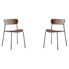 Paire de chaises empilables Pavilion AV1, acier noir/noyer- by Anderssen & Voll
