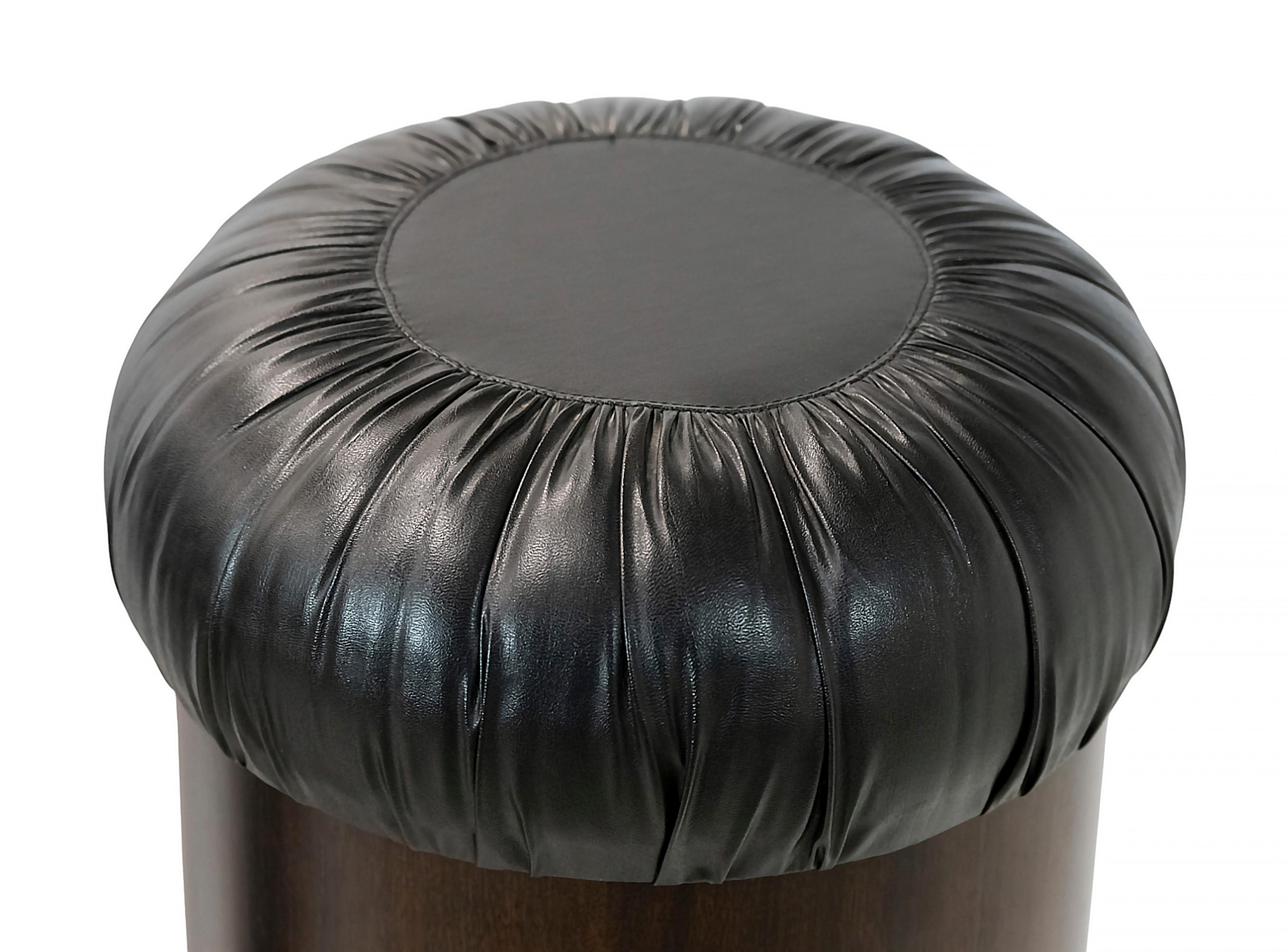 Juego de 2 piezas Taburetes de bar italianos de mediados de siglo Luciano Frigerio, años 70 en Bueno estado para la venta en Vilnius, LT