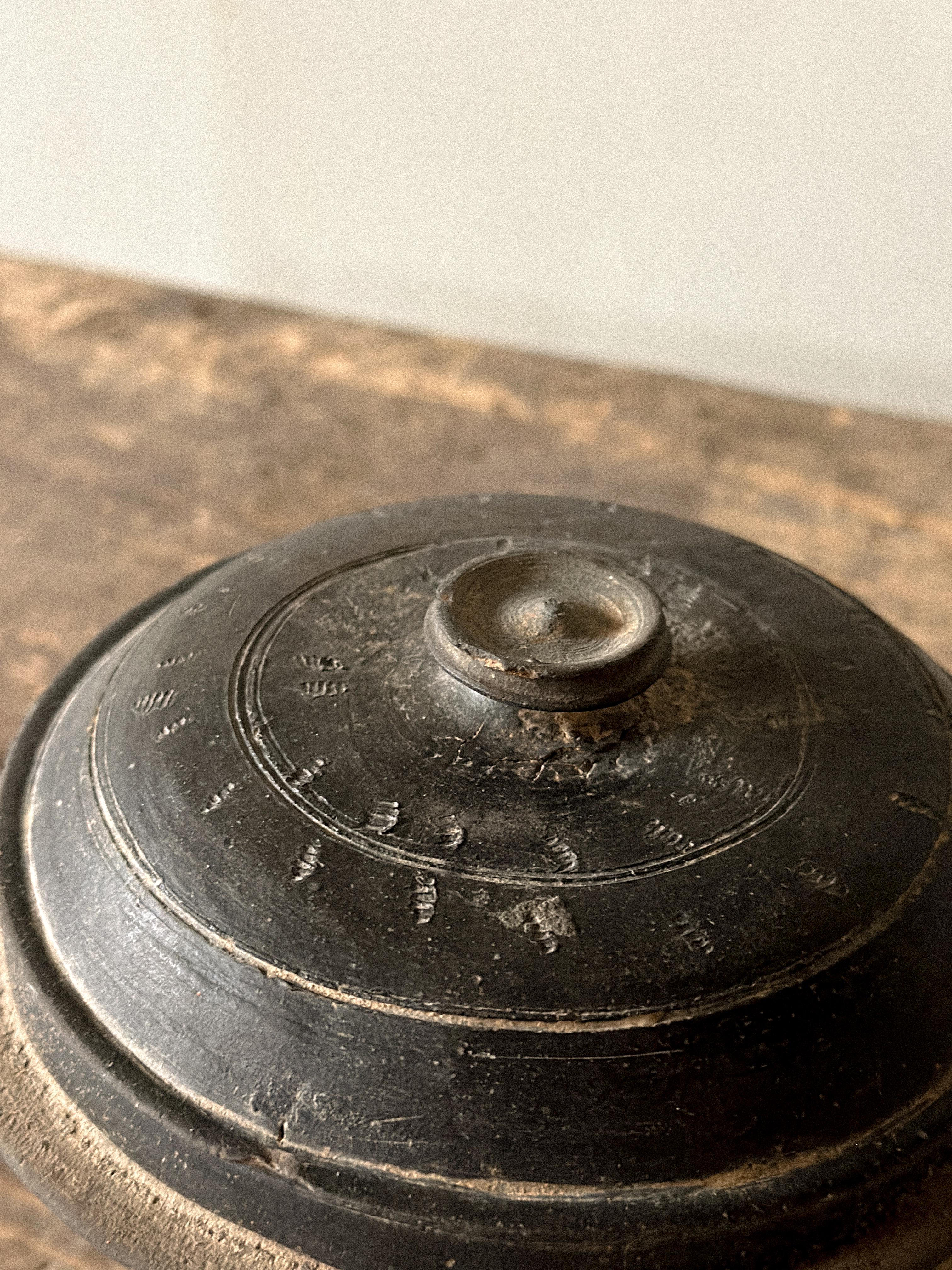 Ensemble de 2 jarres à piédestal, Corée, période Silla (57 BCE - 935 CE) en vente 1