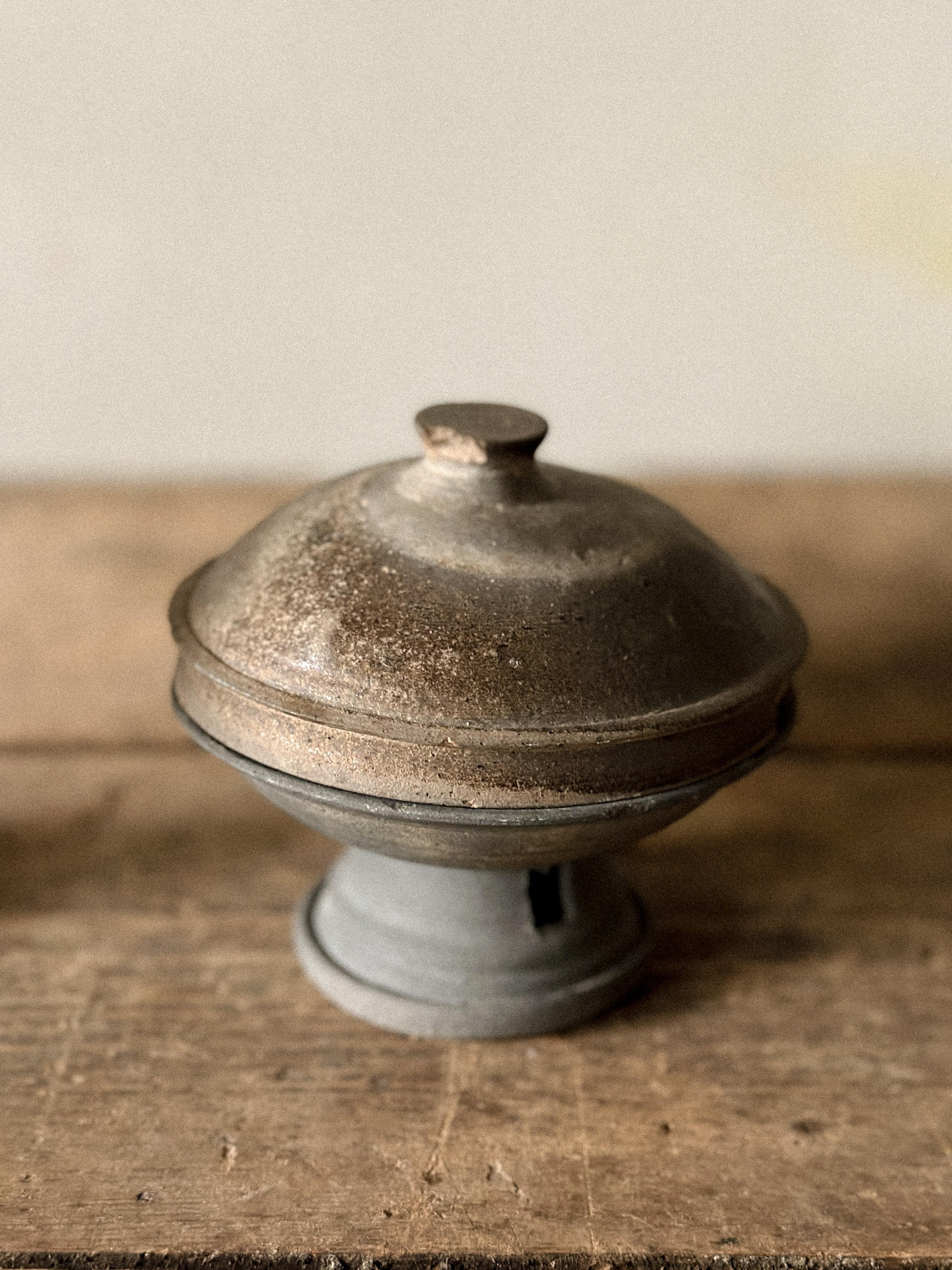 Ensemble de 2 jarres à piédestal, Corée, période Silla (57 BCE - 935 CE) en vente 2