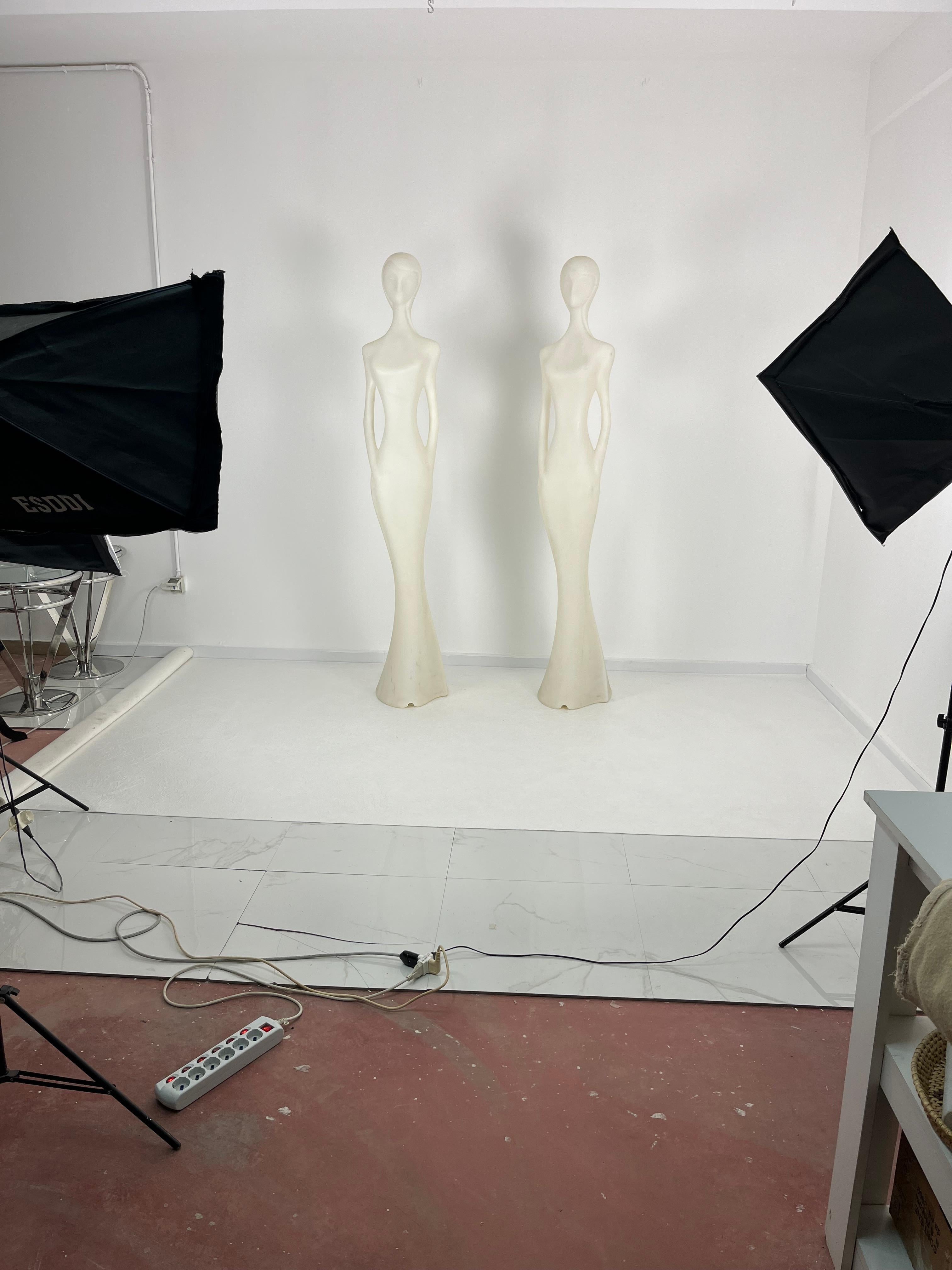 Satz von 2 Stehlampen „Penelope“, hergestellt in Italien, 210 cm hoch. (Italienisch) im Angebot