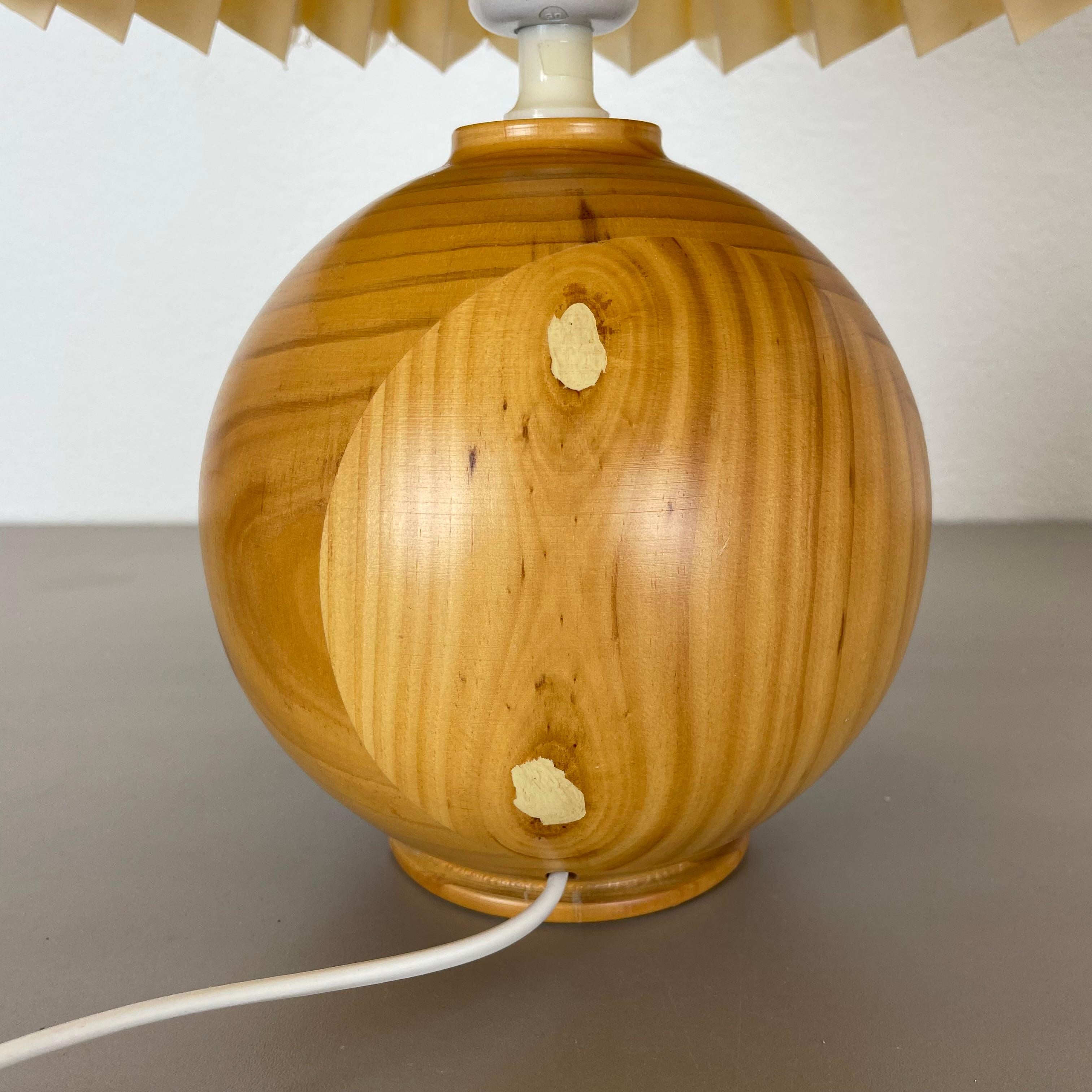 set of 2 Pierre CHAPO Style solid pine wood ball form table lights, Sweden 1970s For Sale 9