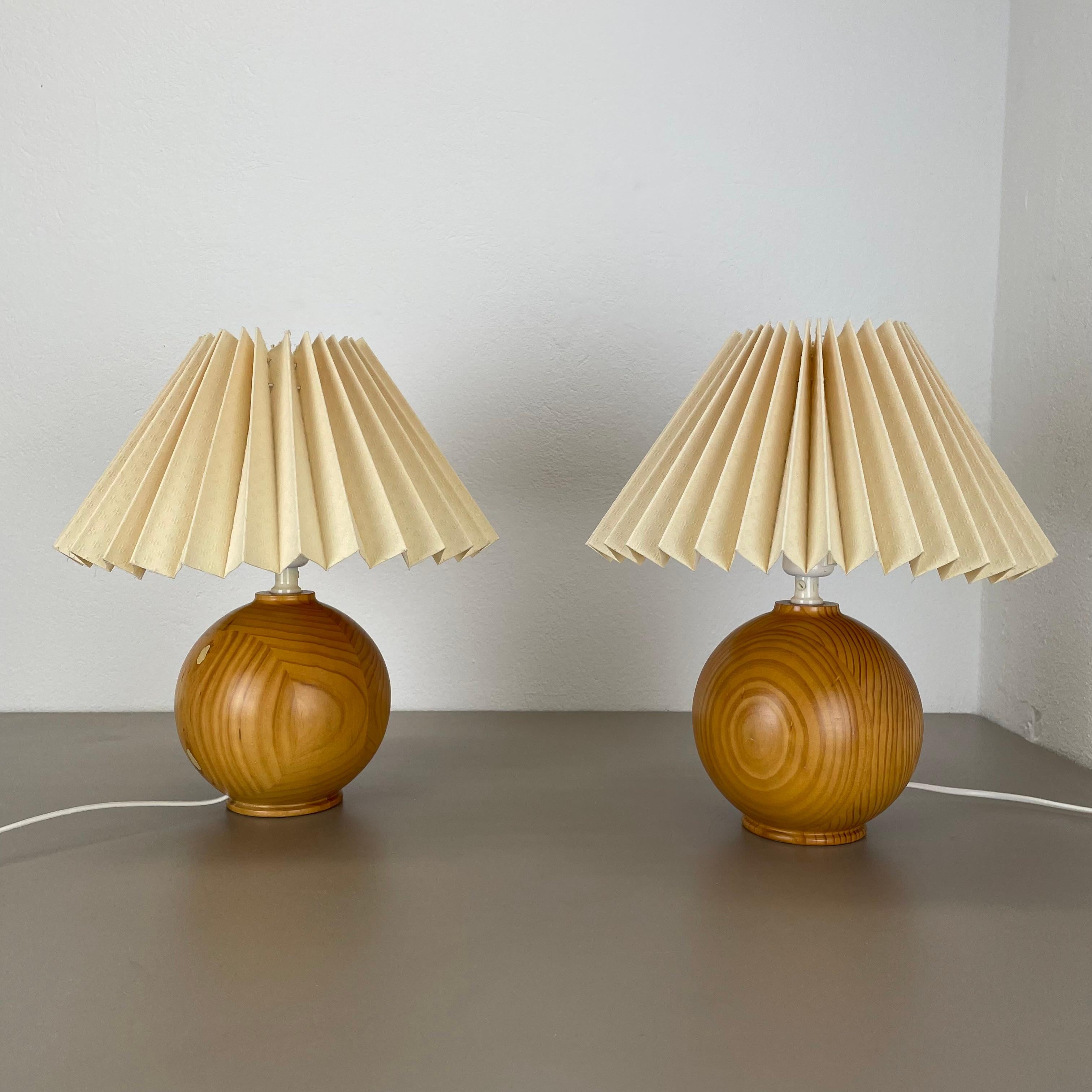 set of 2 Pierre CHAPO Style solid pine wood ball form table lights, Sweden 1970s For Sale 12