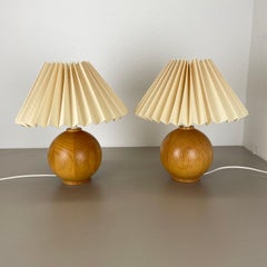Ensemble de 2 lampes de table en forme de boule en pin massif, Suède, années 1970