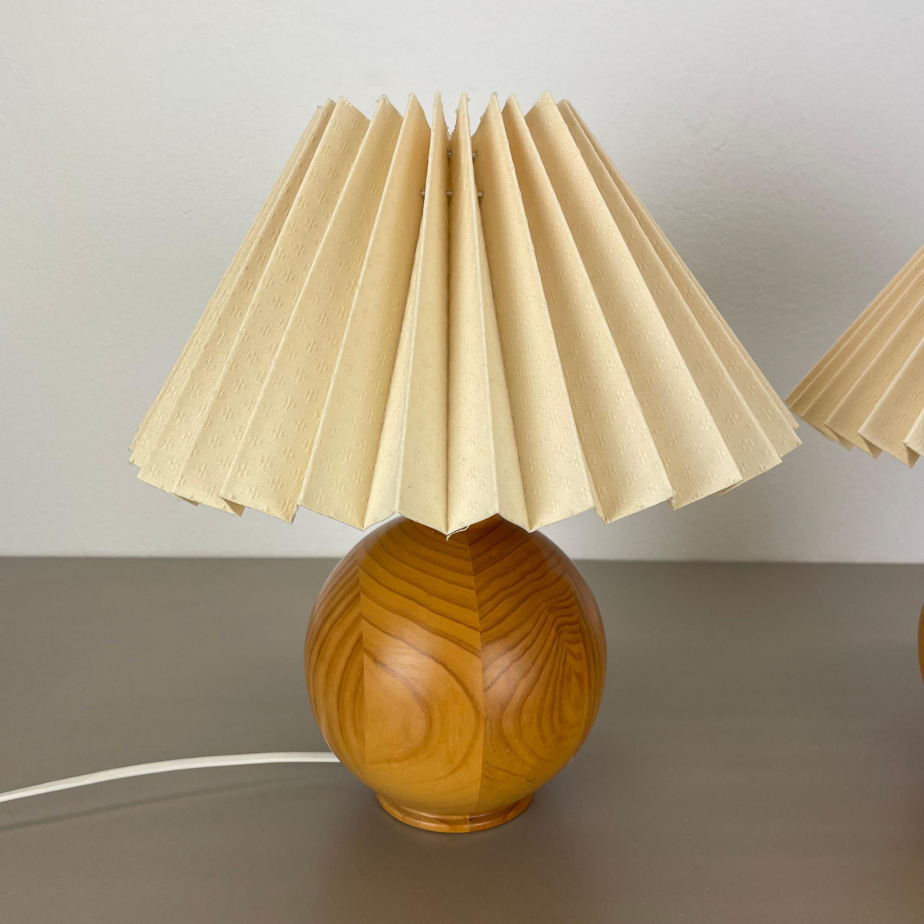 Mid-Century Modern set of 2 Pierre CHAPO Style solid pine wood ball form table lights, Sweden 1970s For Sale