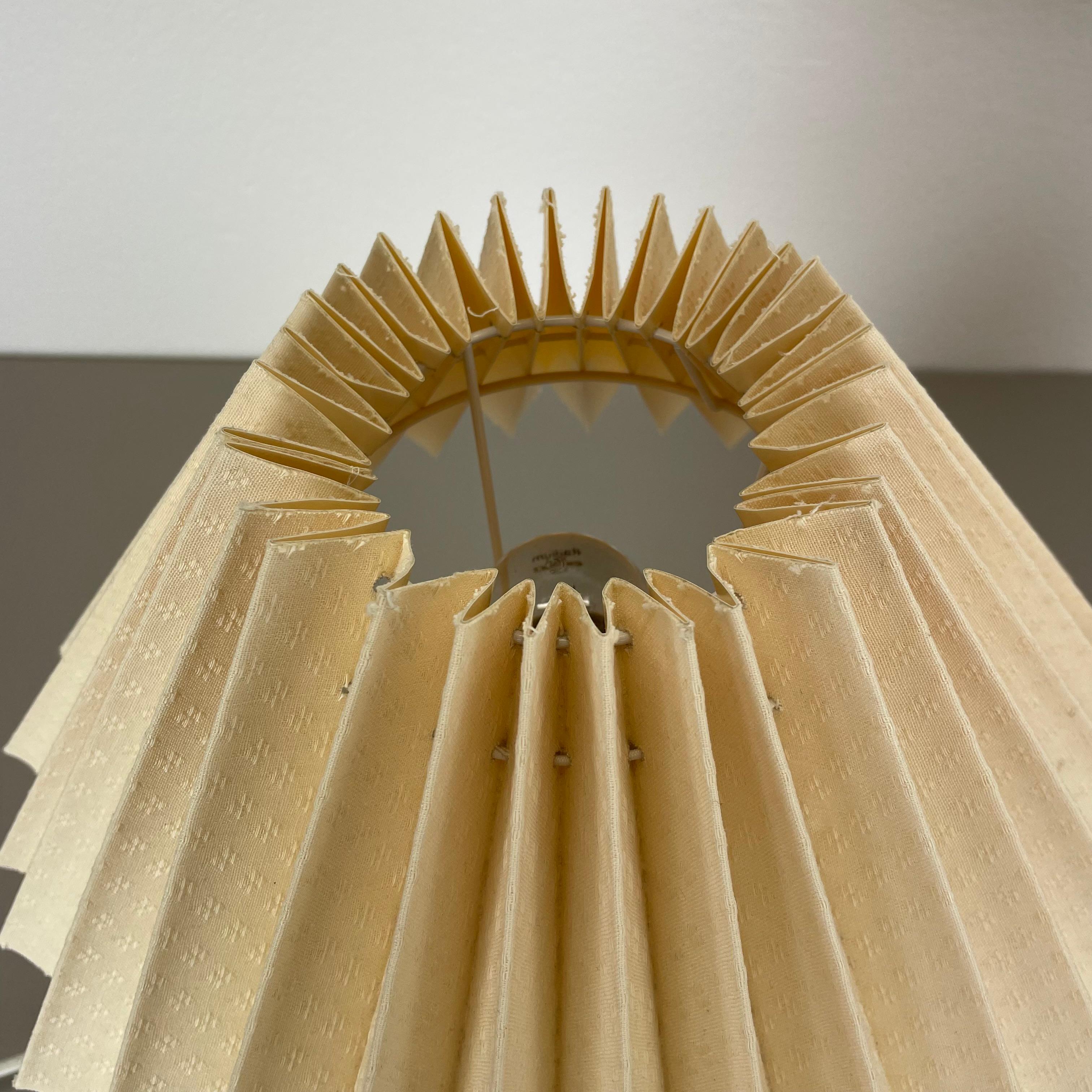 Verre Ensemble de 2 lampes de table en forme de boule en pin massif, Suède, années 1970 en vente